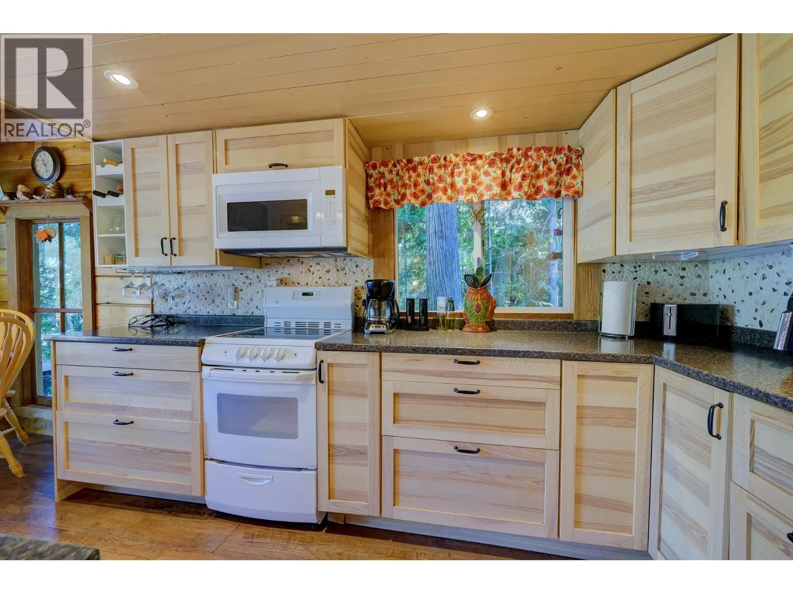 5289 EAST BARRIERE LAKE FS Road