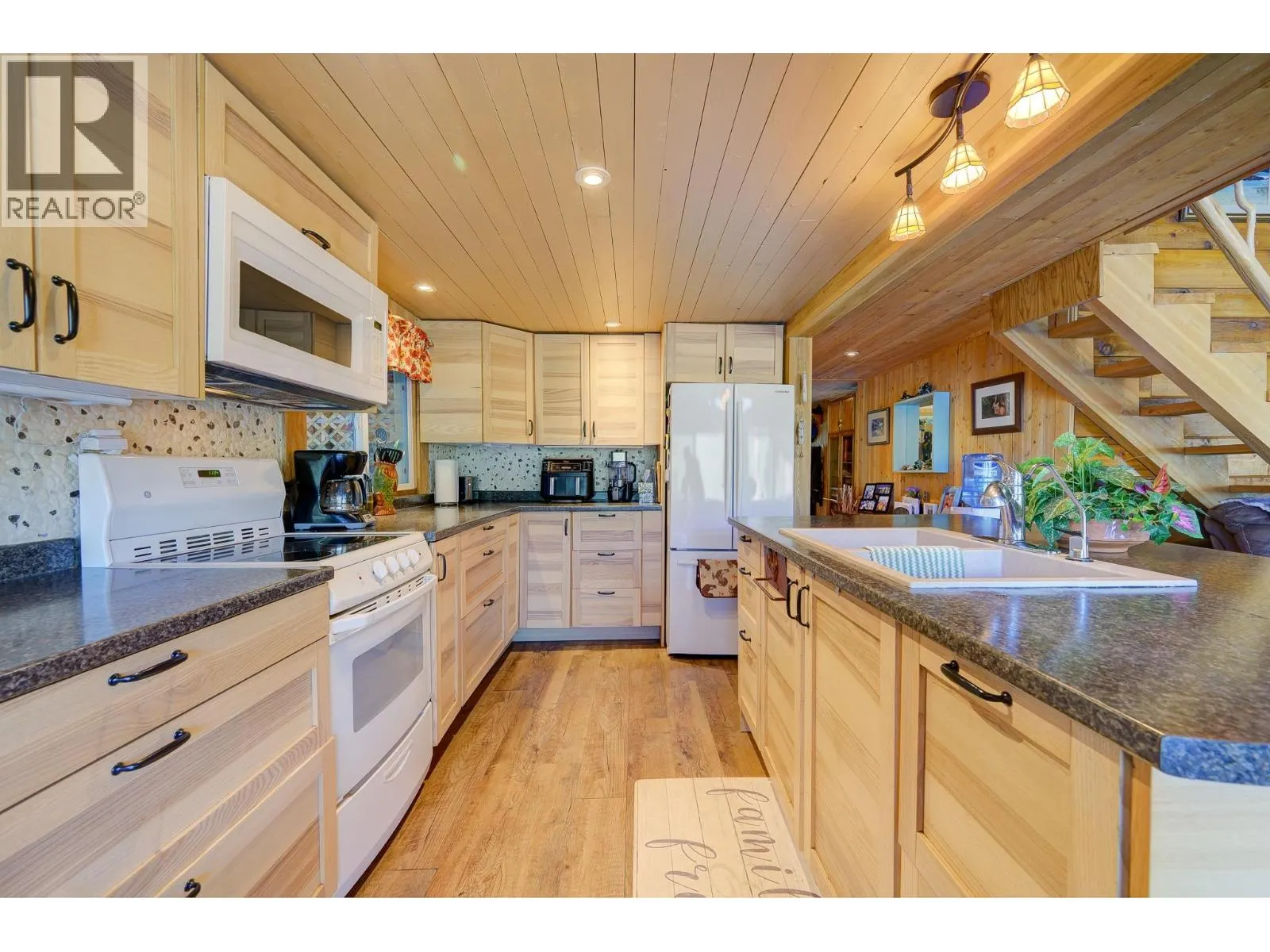 5289 EAST BARRIERE LAKE FS Road