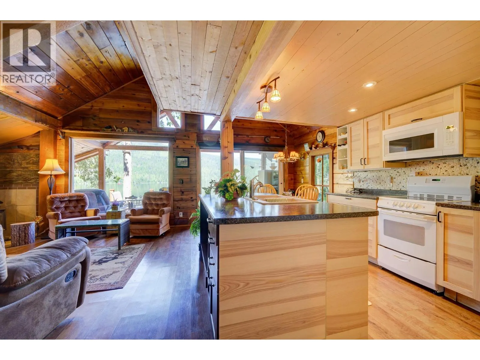 5289 EAST BARRIERE LAKE FS Road