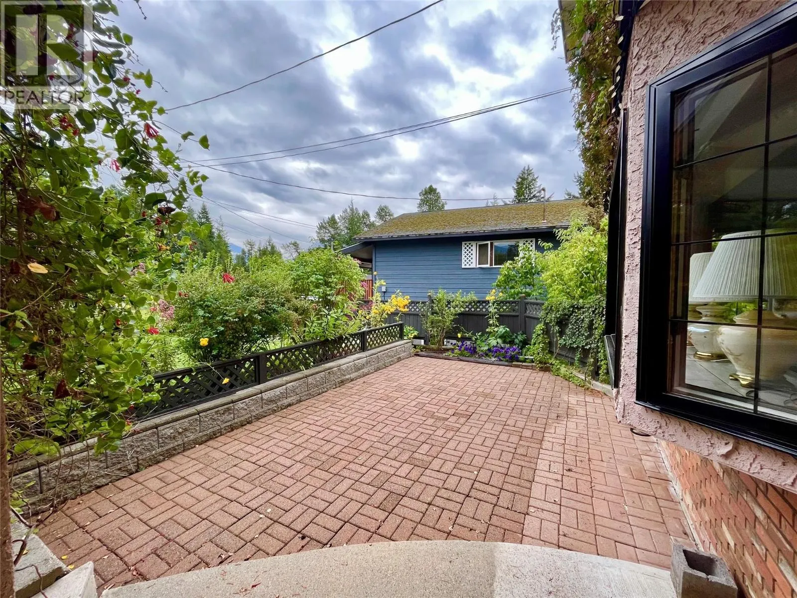 210 10th Avenue NW