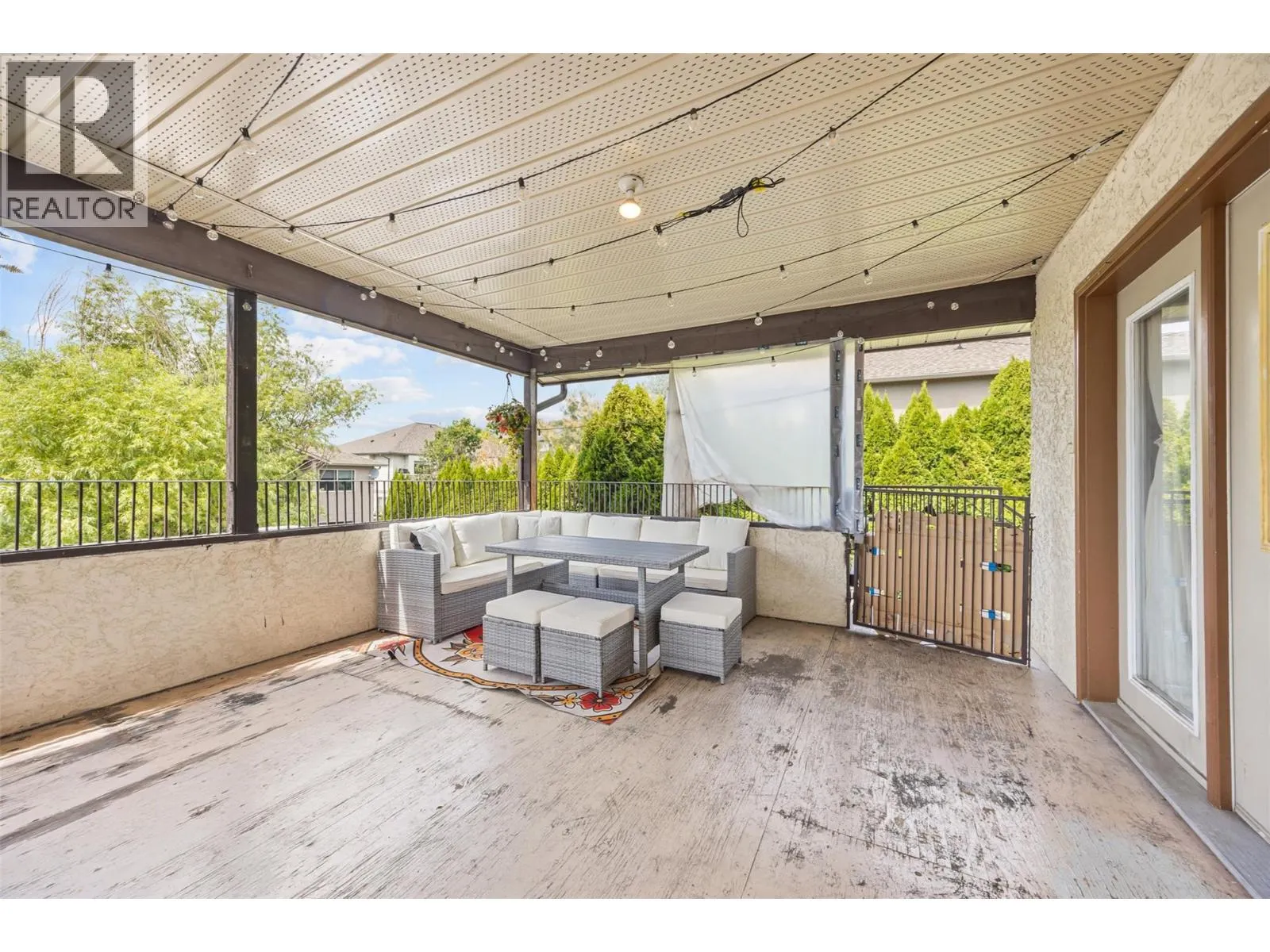 1584 Highway 33 E