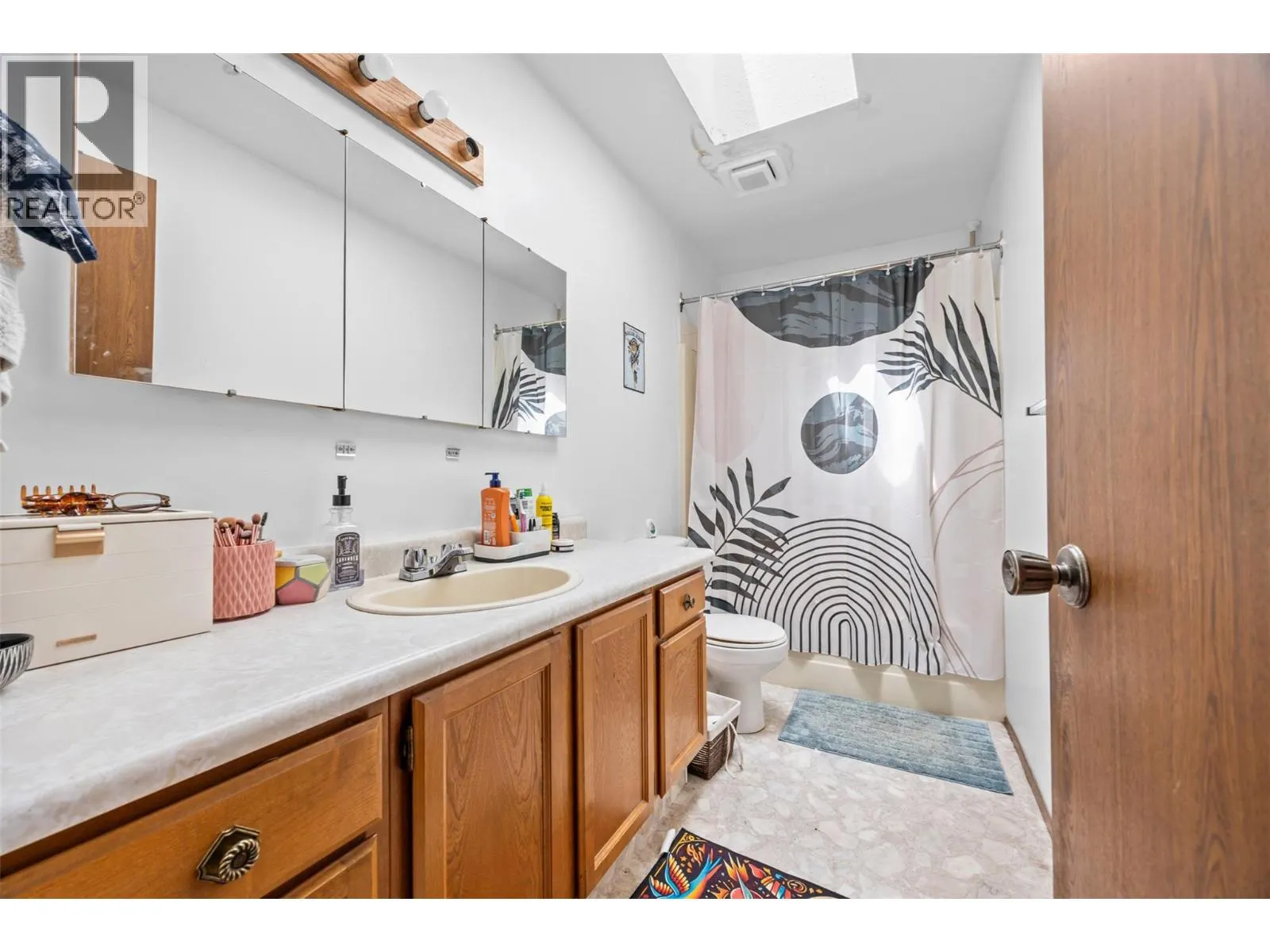 1584 Highway 33 E