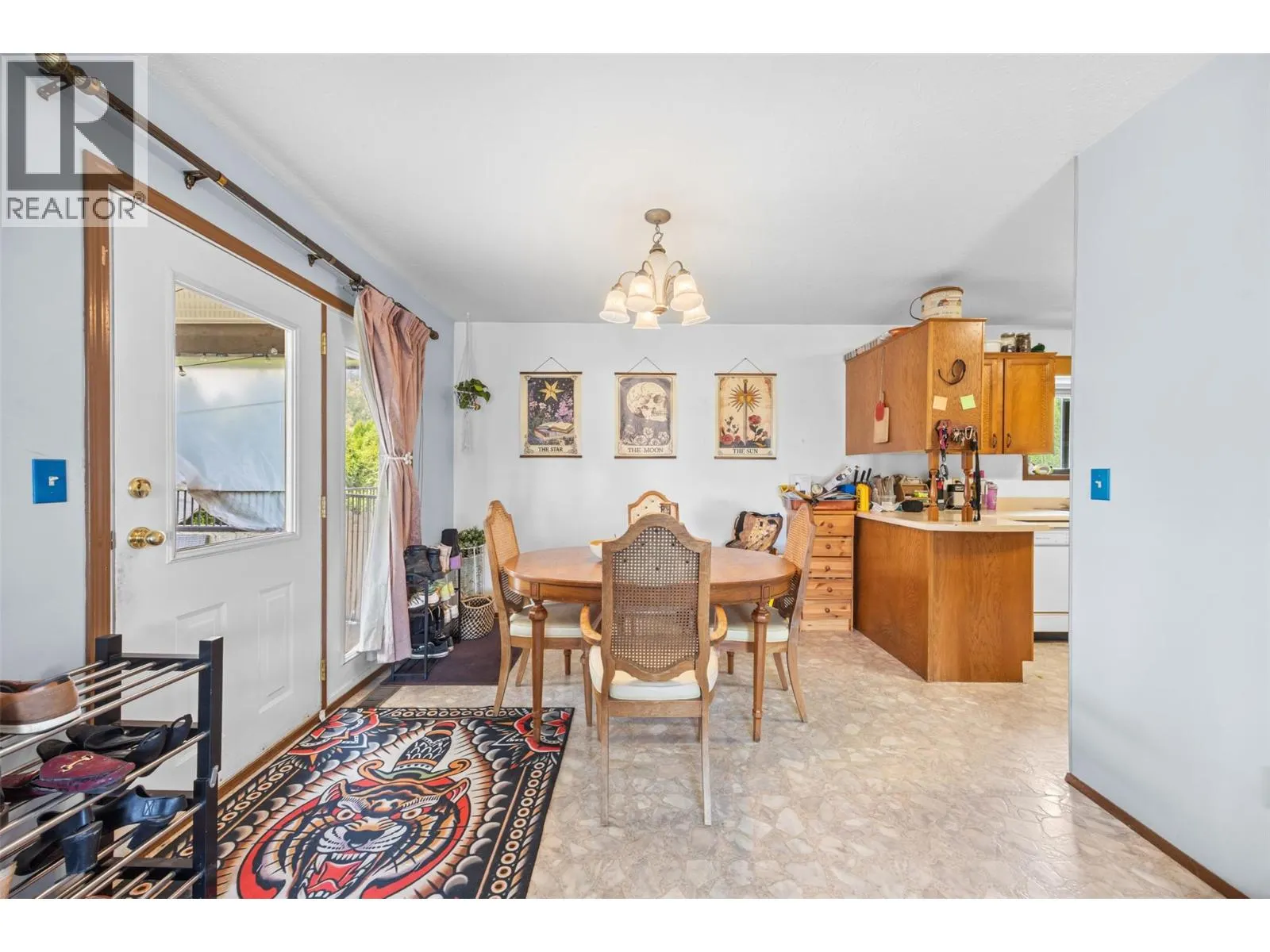 1584 Highway 33 E