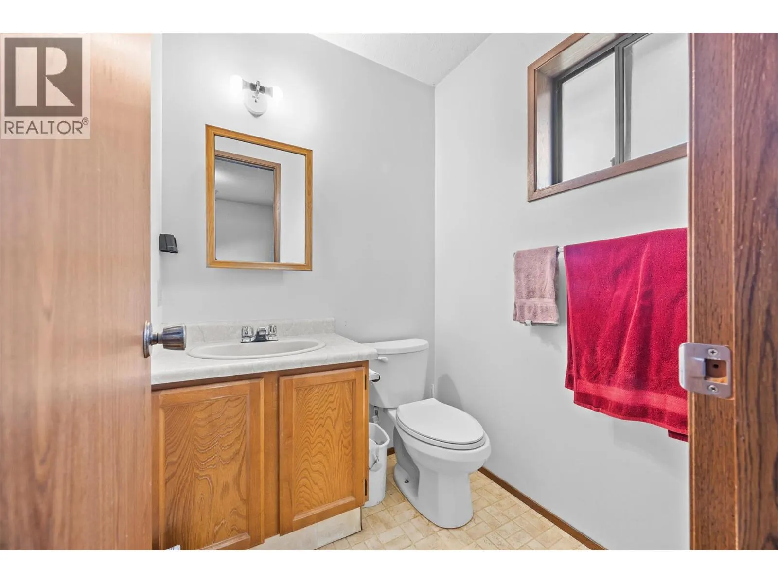1584 Highway 33 E