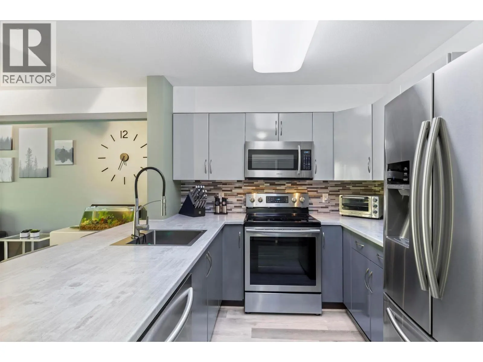 1479 Glenmore Road N Unit# 214