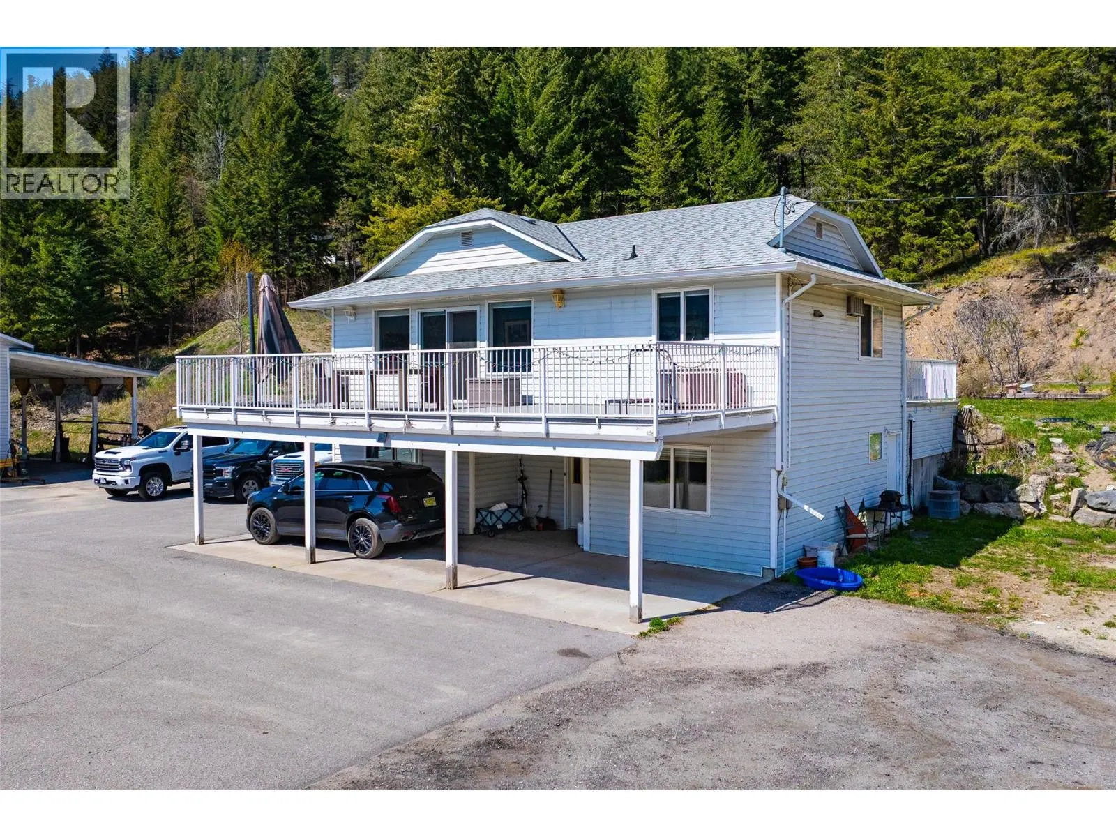7114 Goshawk Road