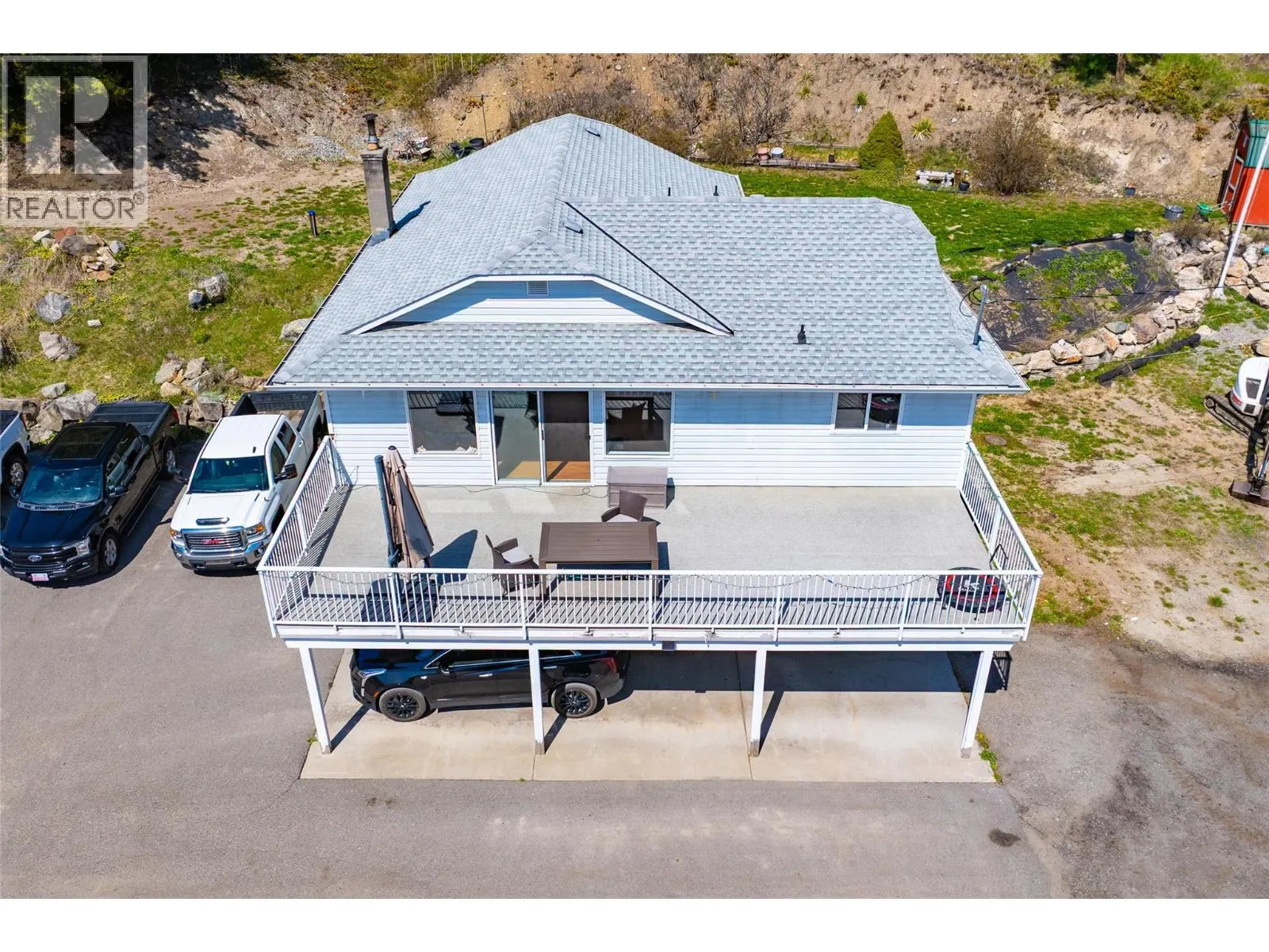 7114 Goshawk Road