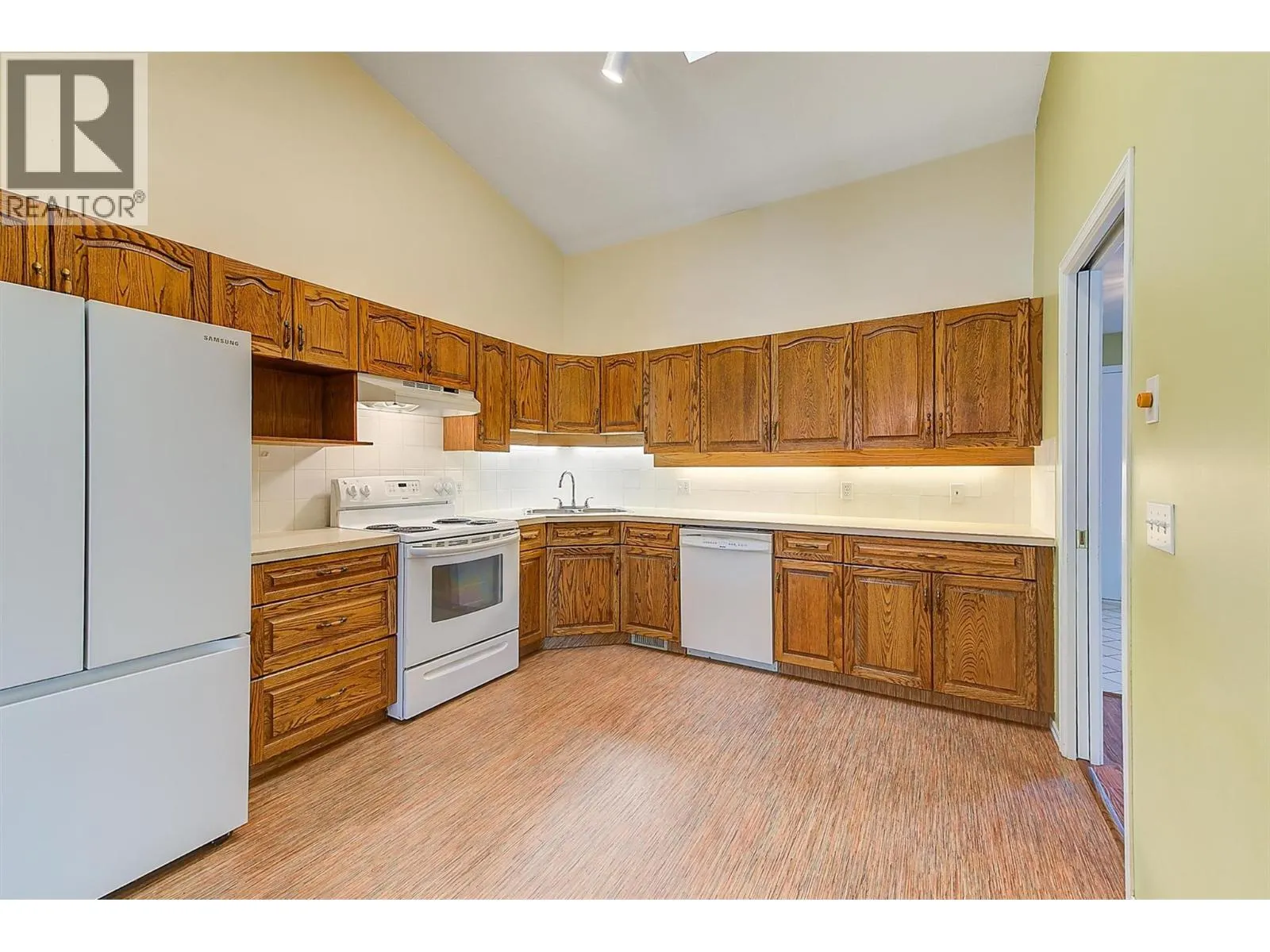 1885 Parkview Crescent Unit# 113