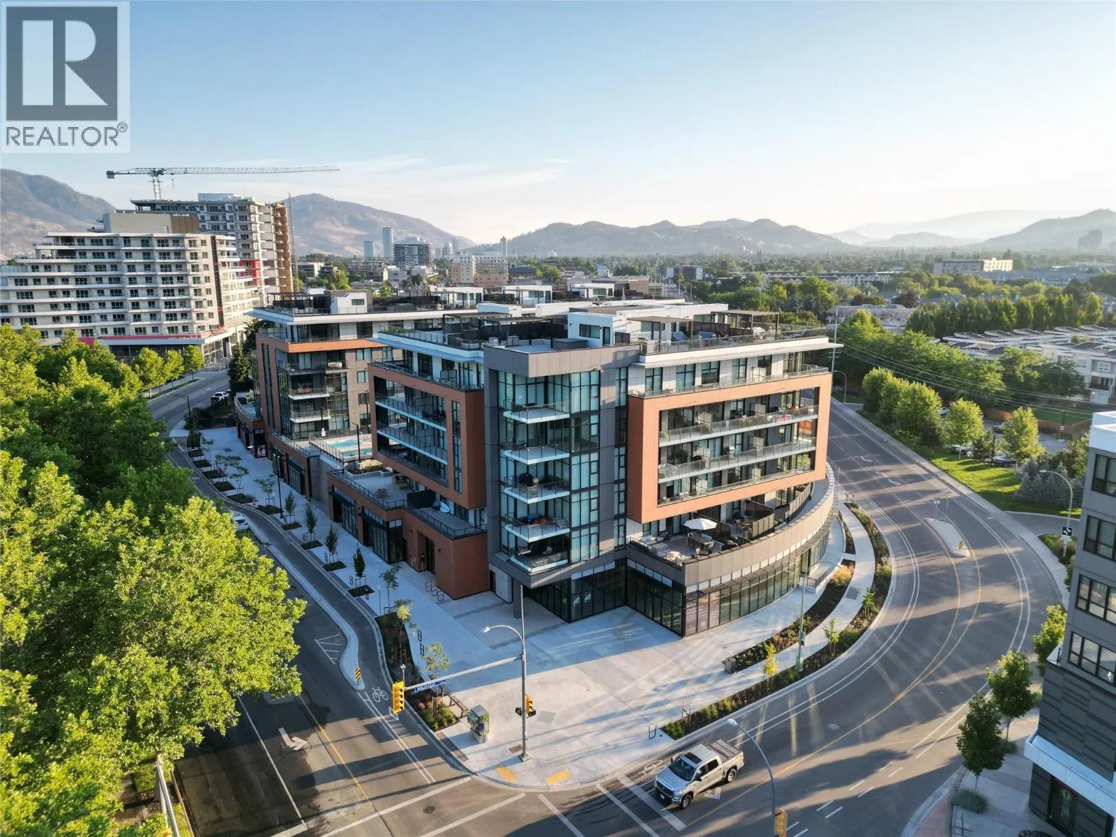 3413 Lakeshore Road