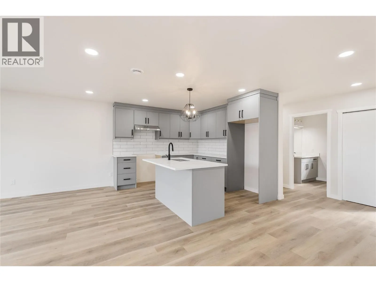 6736 Marbella Loop