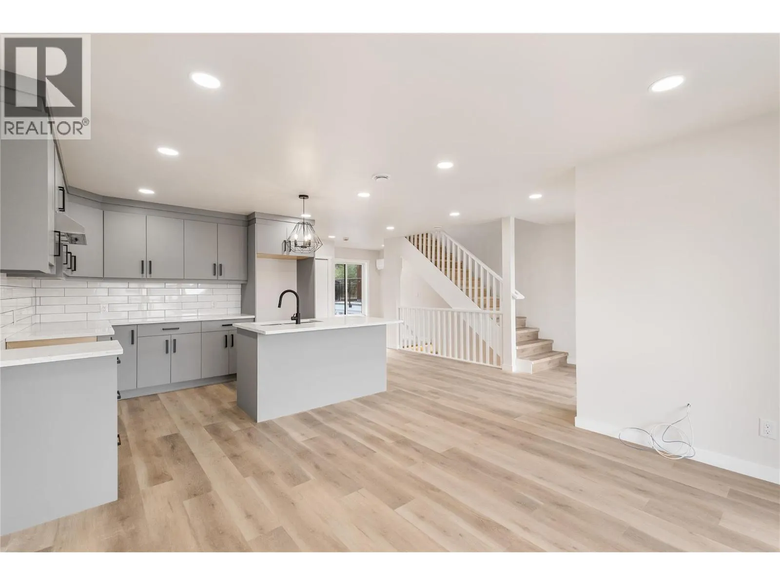 6736 Marbella Loop