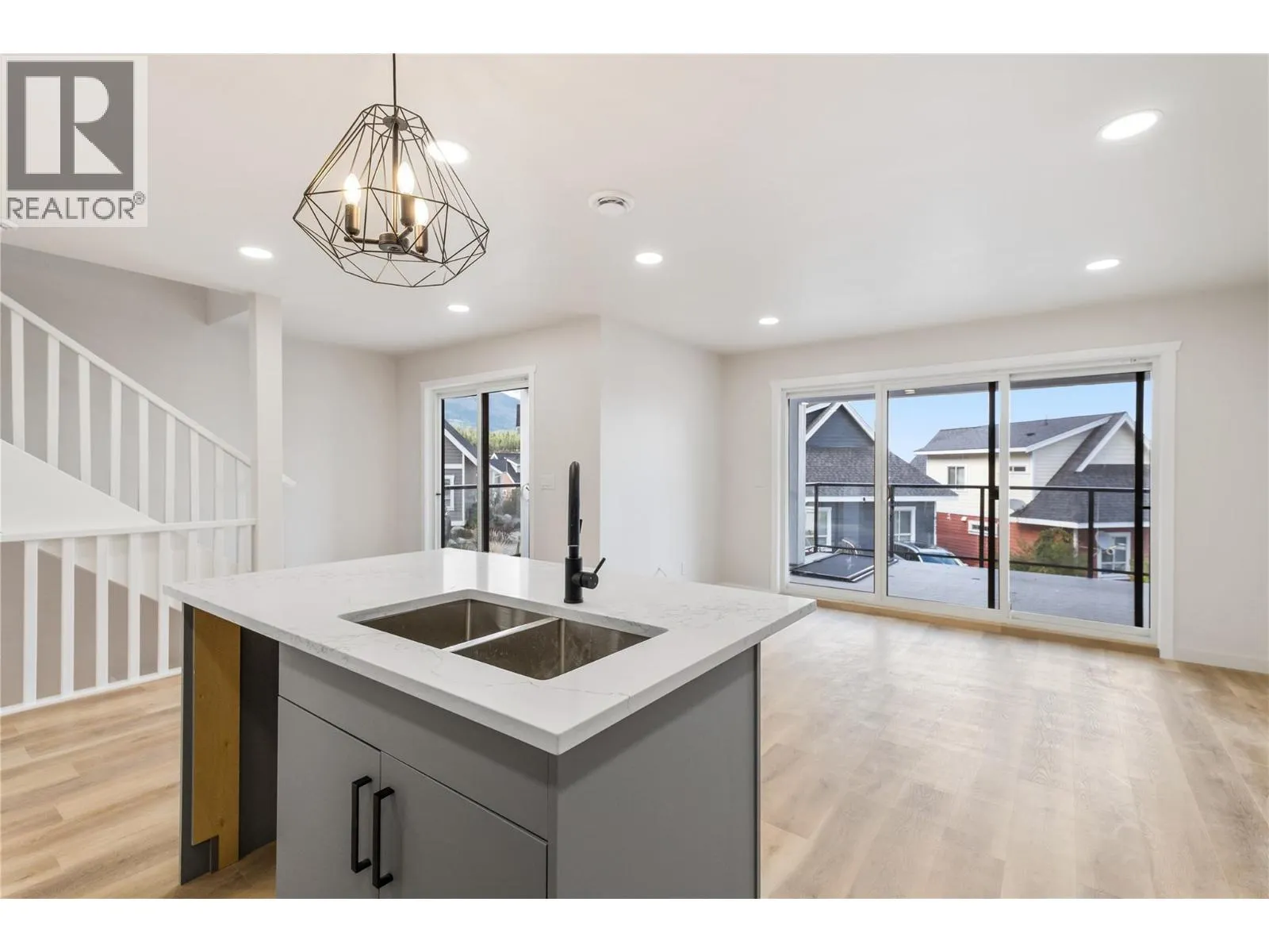 6736 Marbella Loop