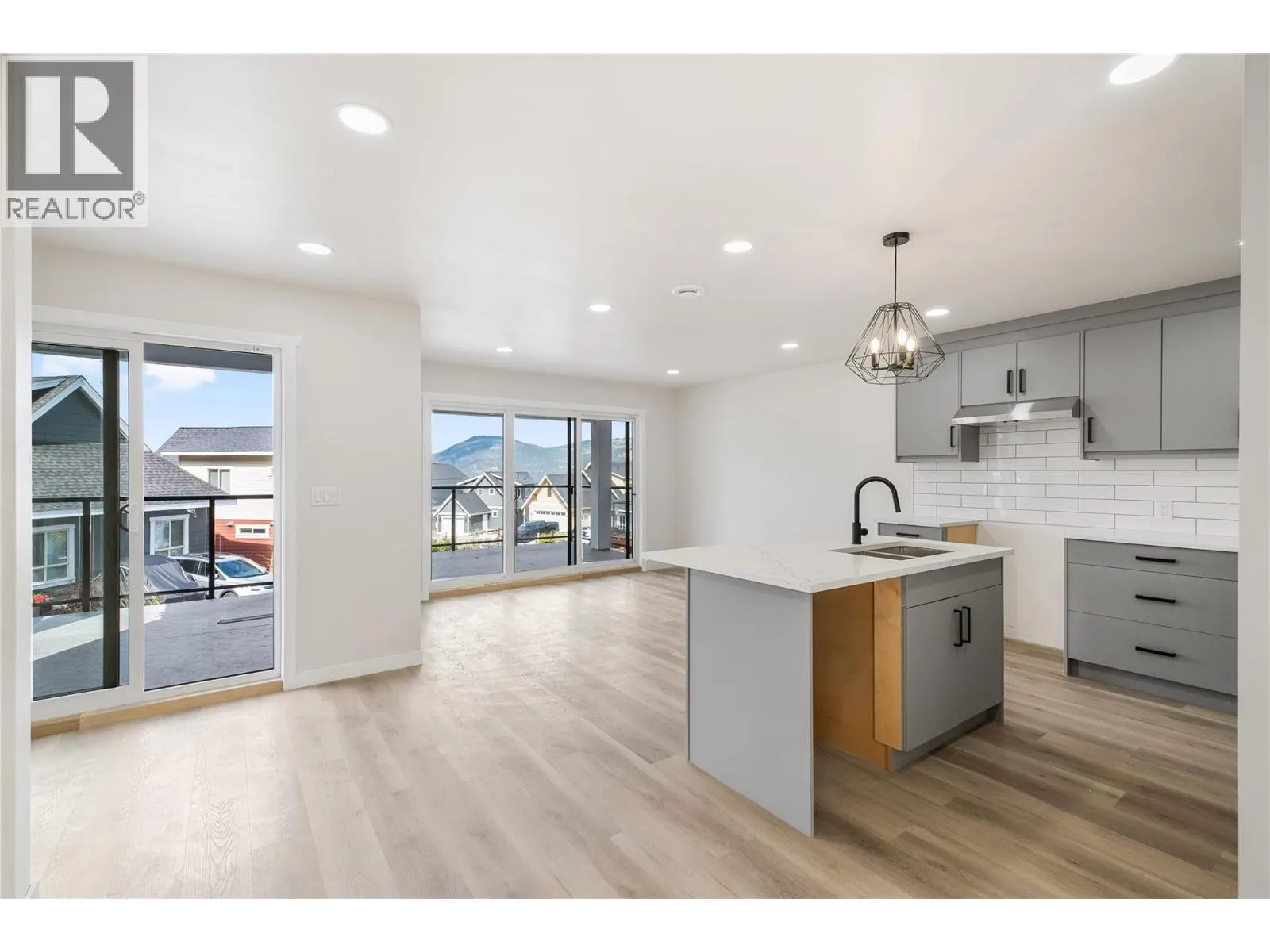 6736 Marbella Loop