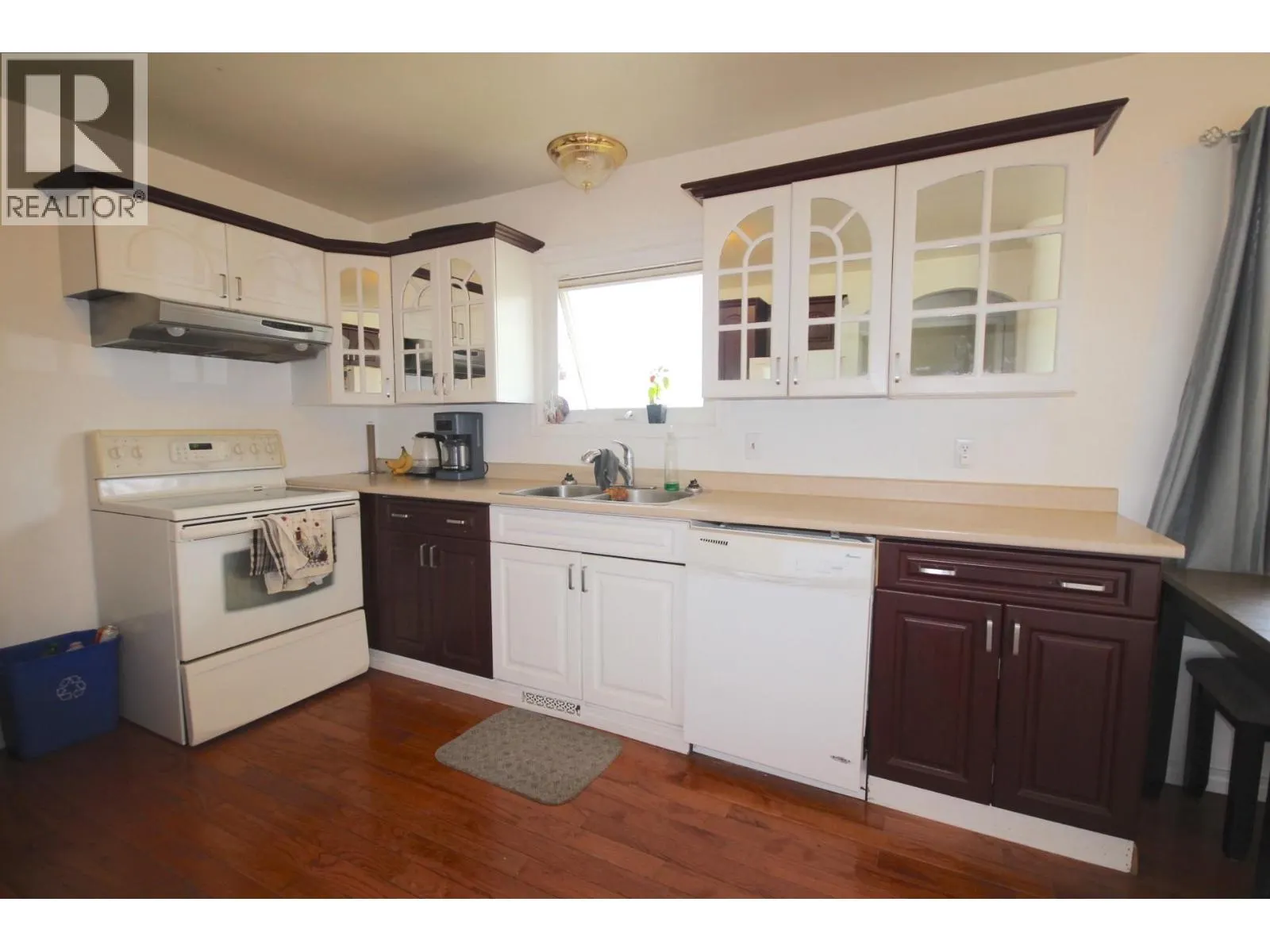 9420 Ravine Drive