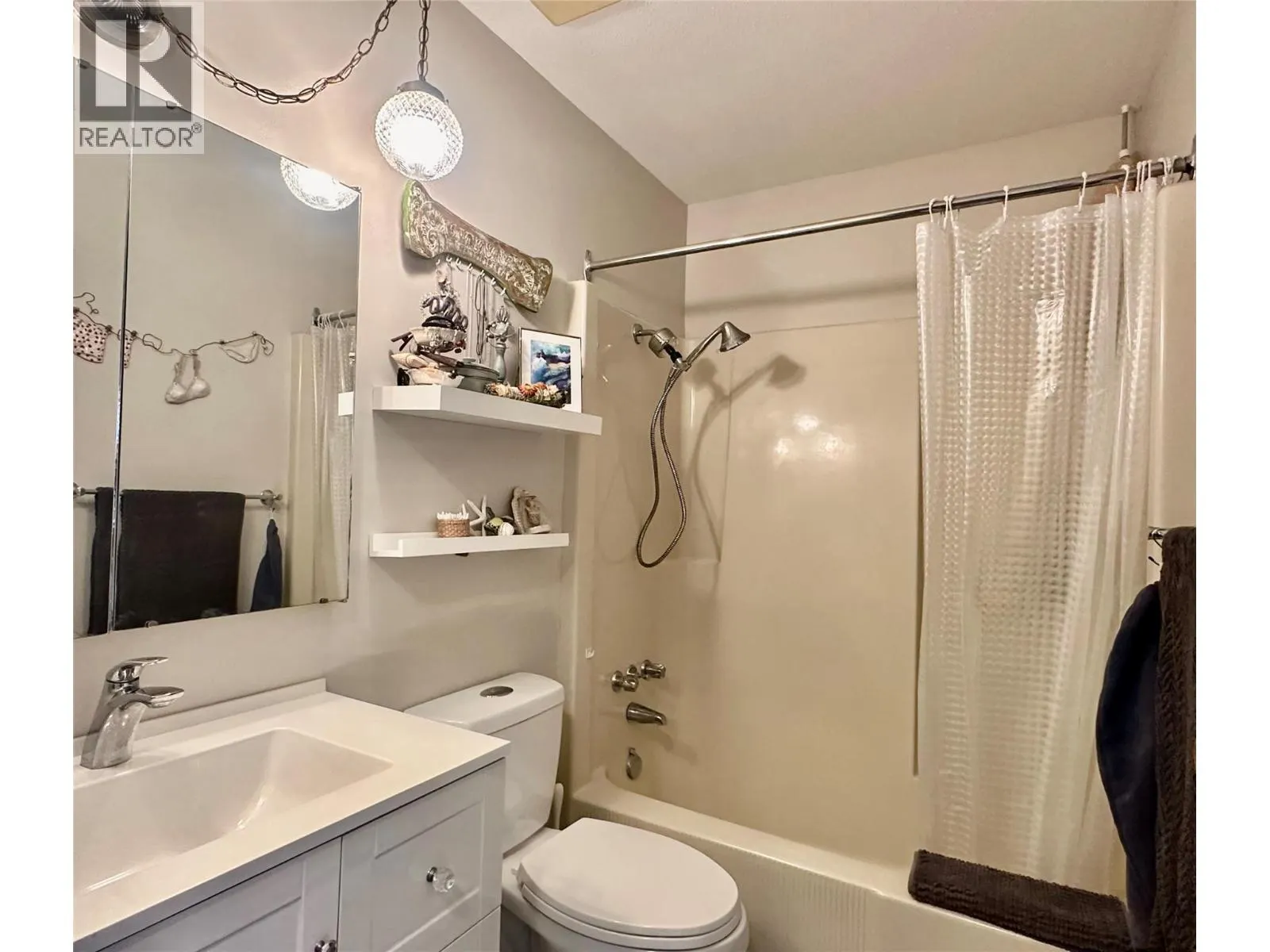 5869 MAIN Street Unit# 5