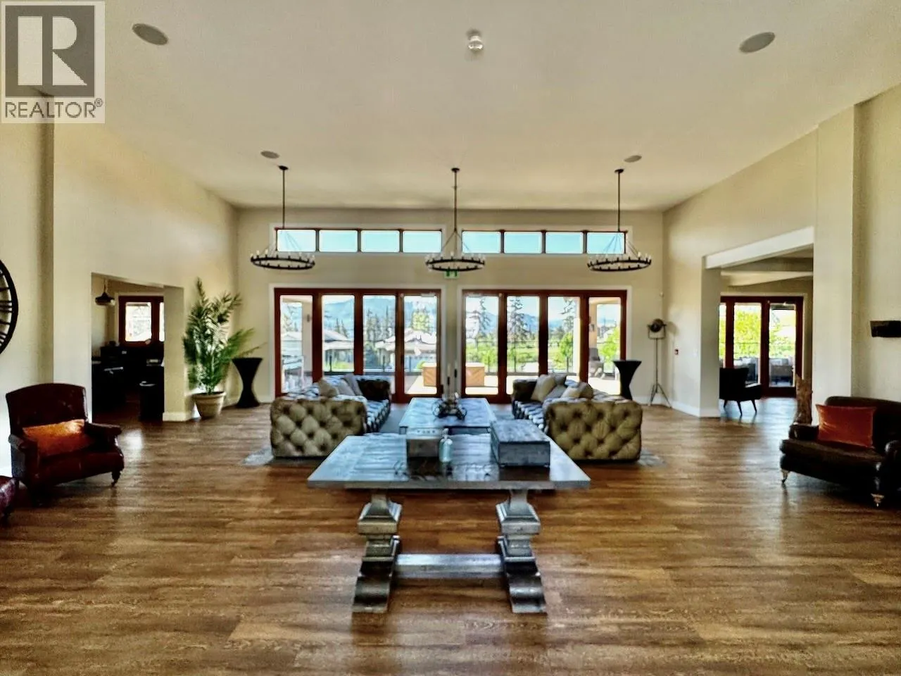 2097 Acorn Crescent