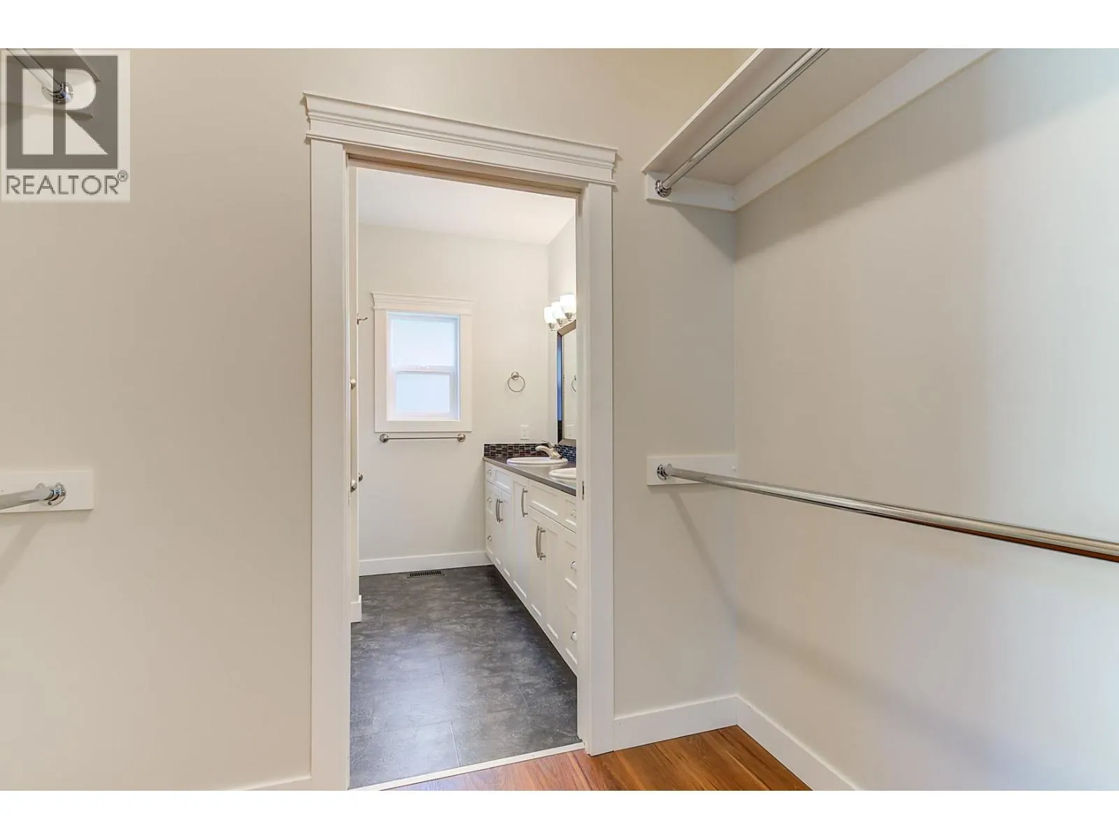2097 Acorn Crescent