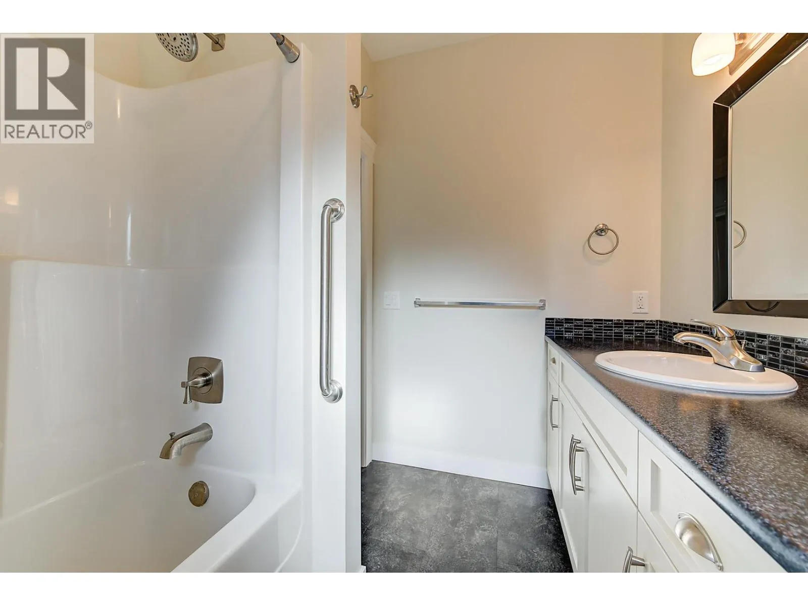 2097 Acorn Crescent