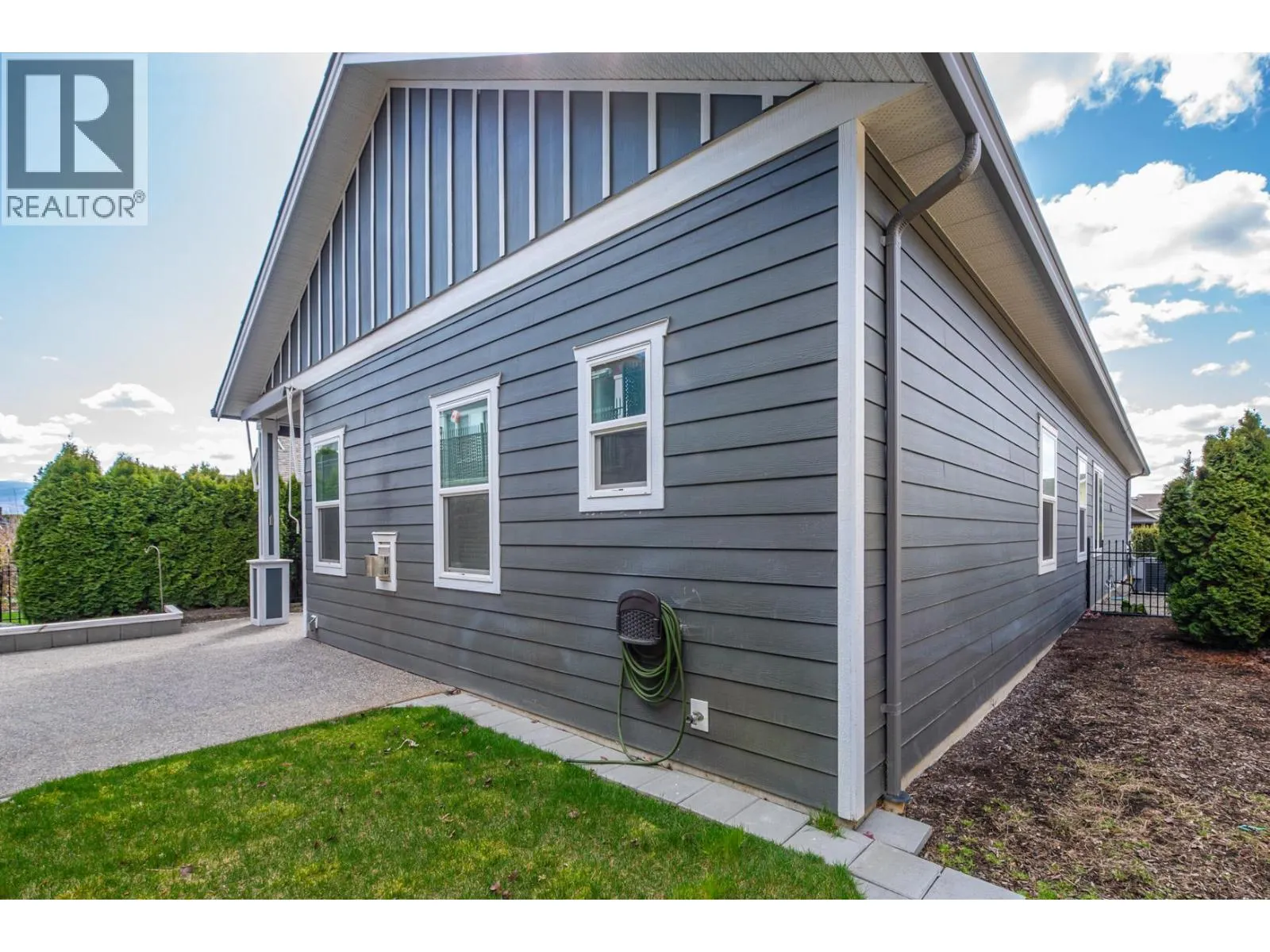 2097 Acorn Crescent