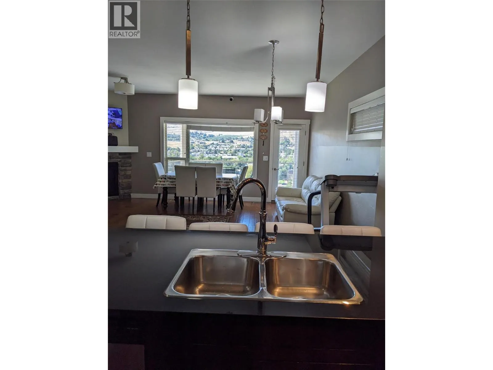 4425 Bellevue Drive