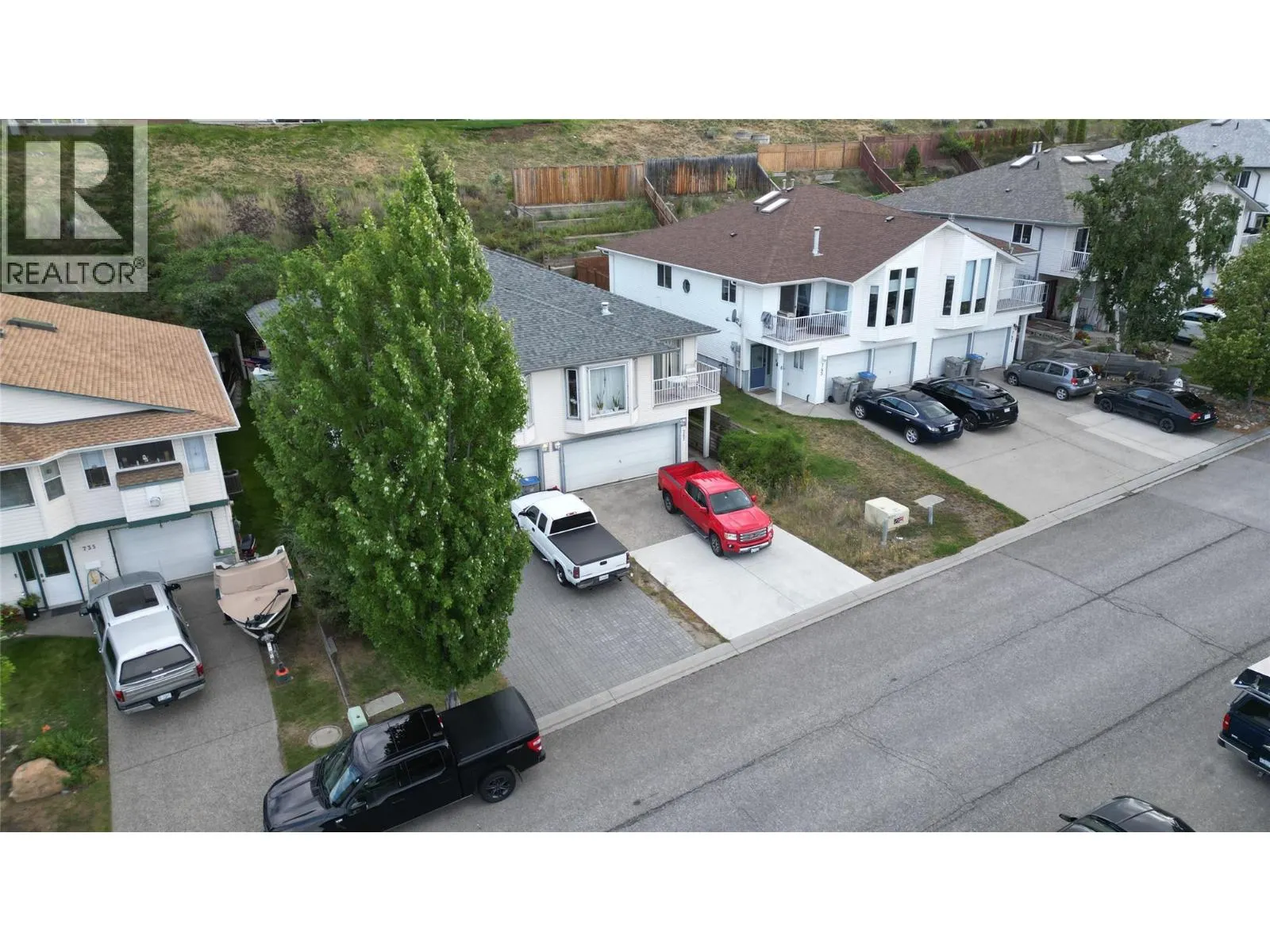 741 Dunrobin Drive