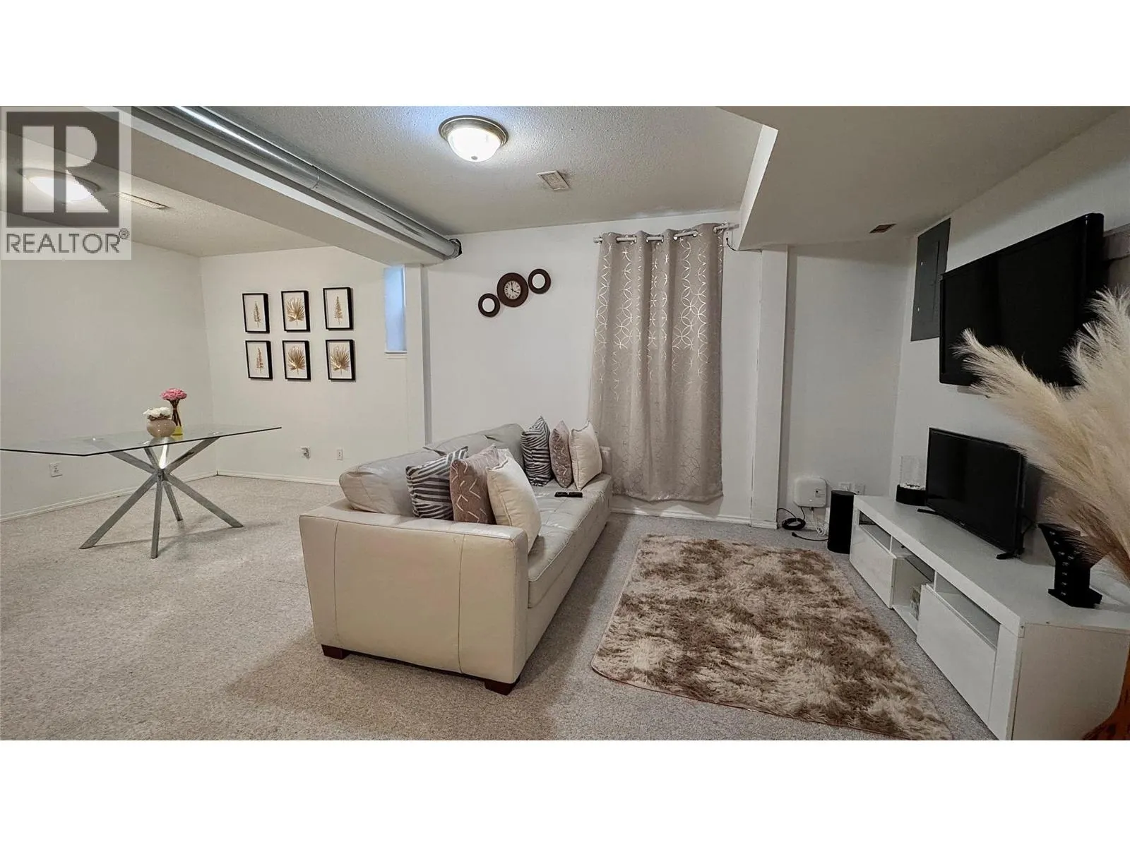 741 Dunrobin Drive