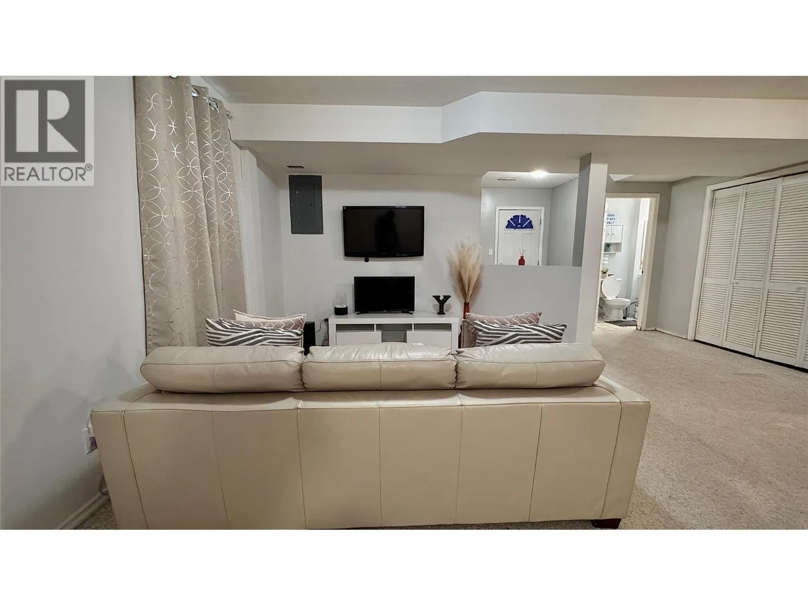 741 Dunrobin Drive