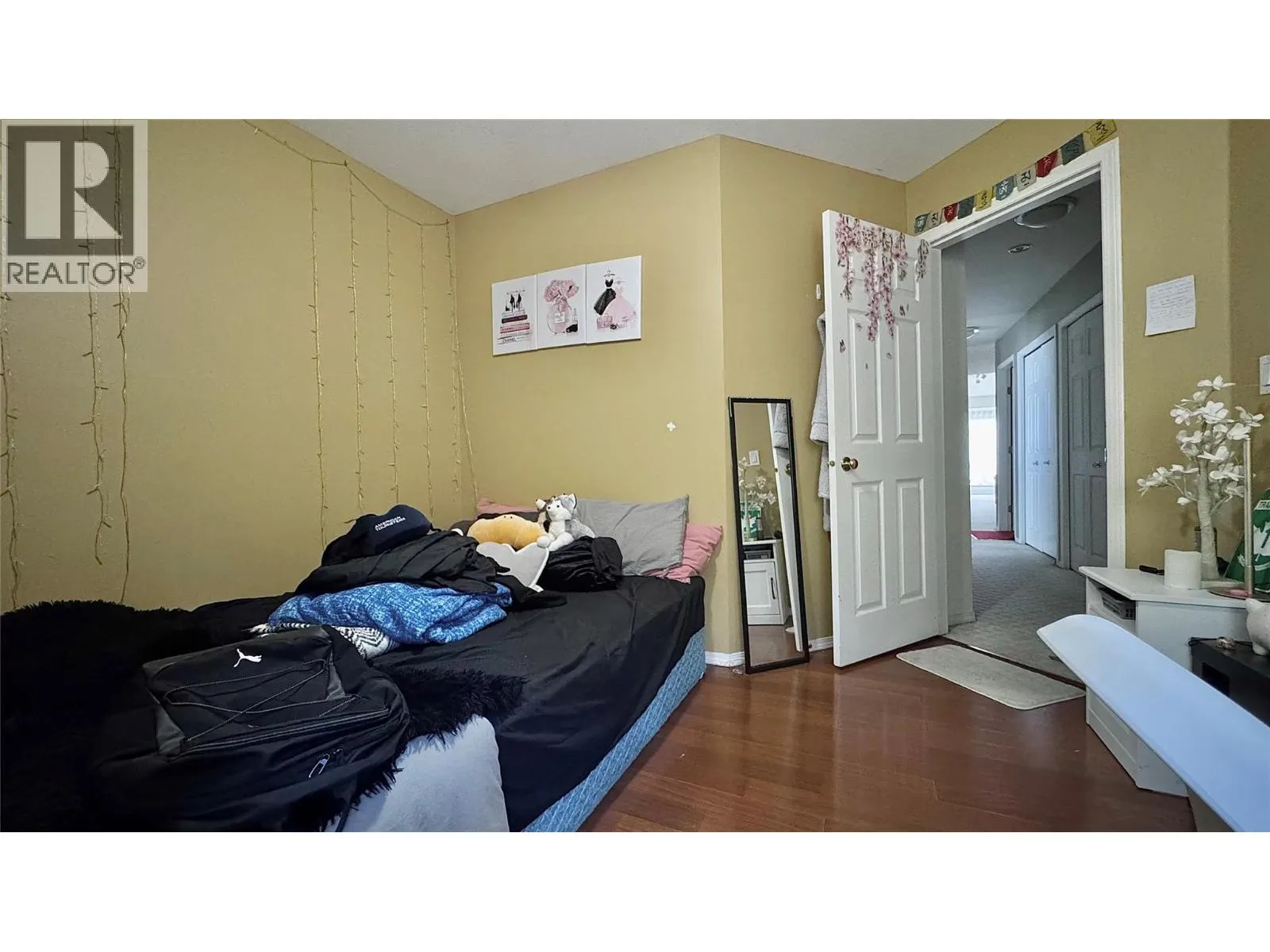 741 Dunrobin Drive