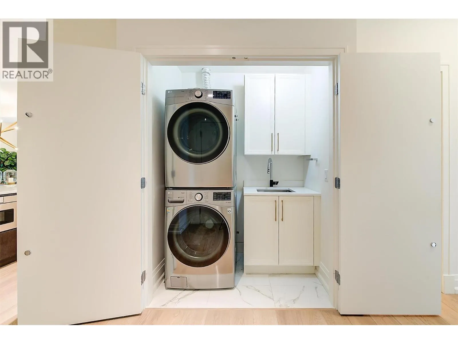 450 Groves Avenue Unit# 102