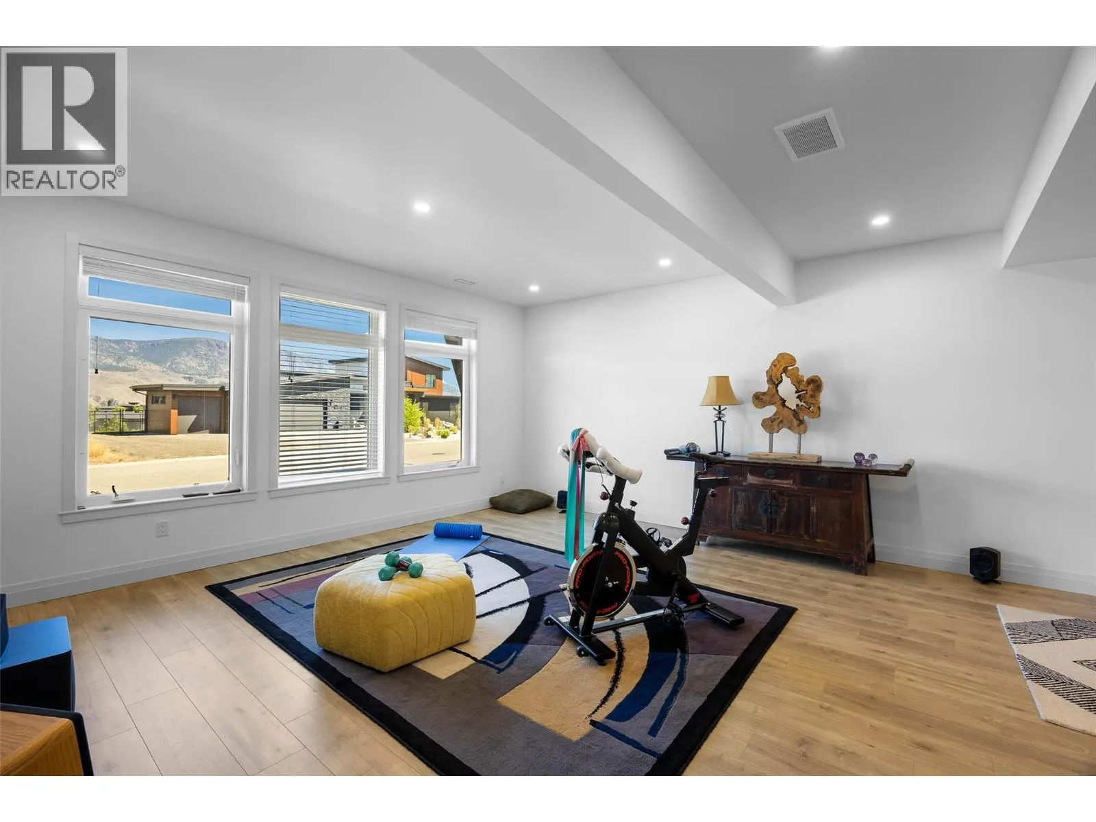 135 CAVESSON Way
