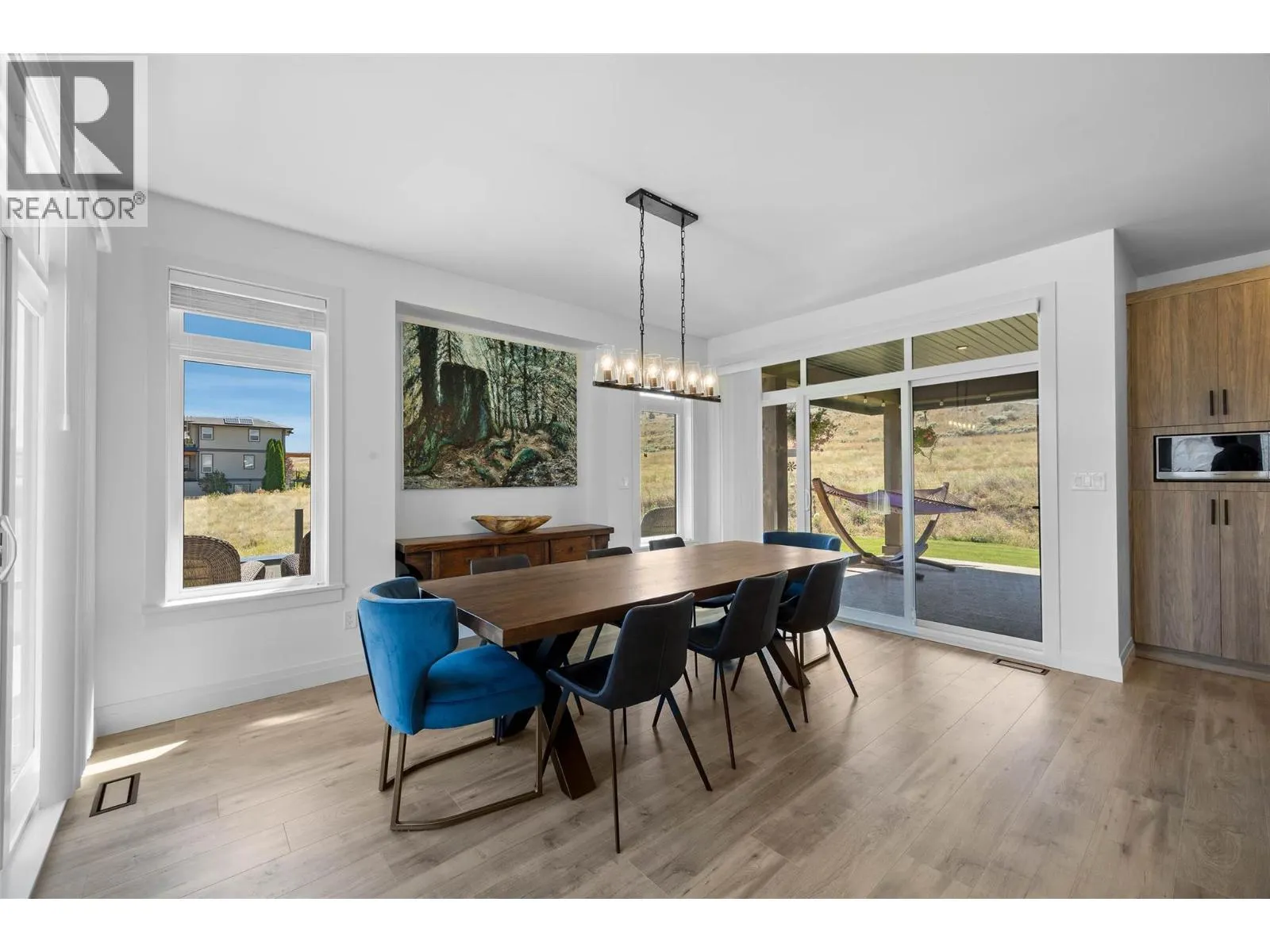 135 CAVESSON Way