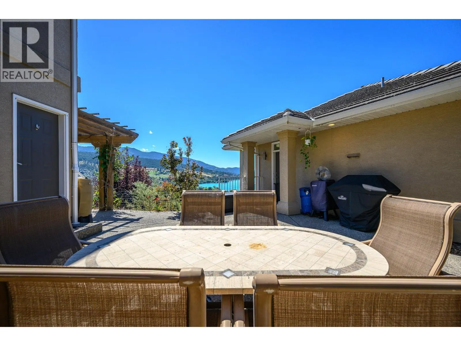 11 Bayview Heights