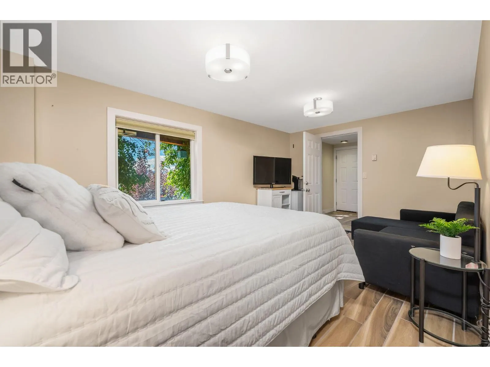 11 Bayview Heights