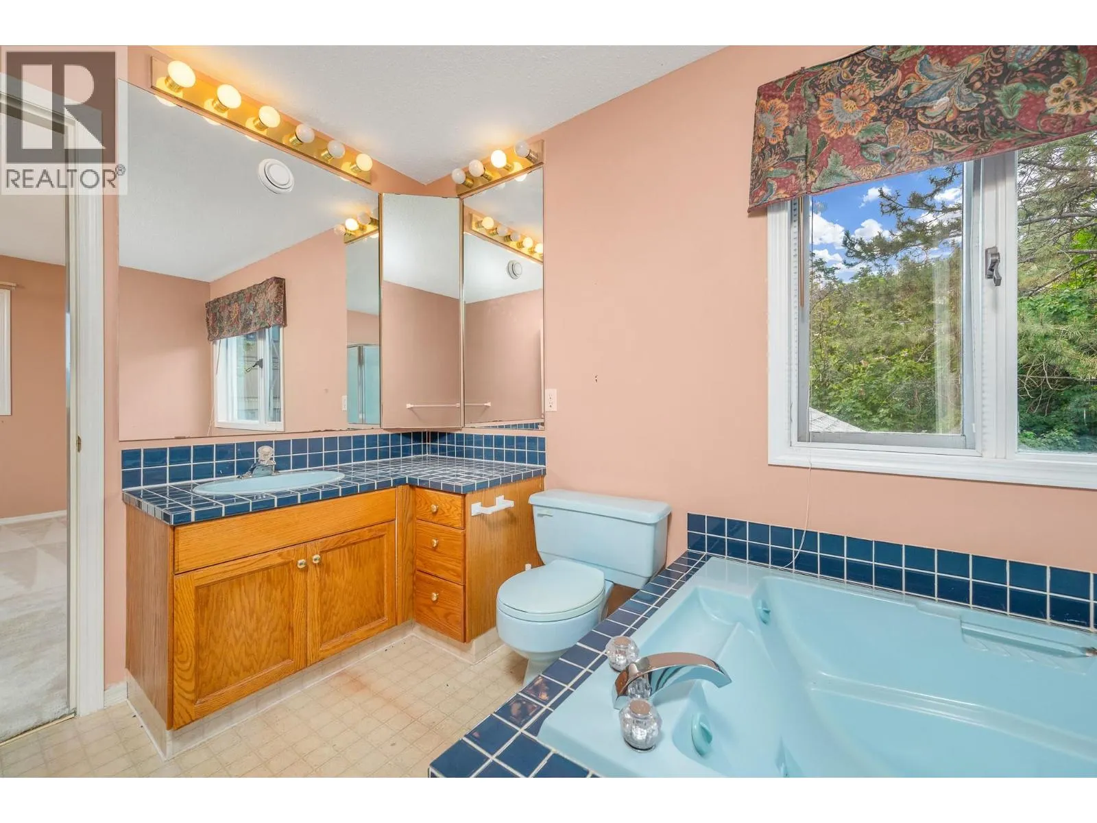 50 Lochhaven Court