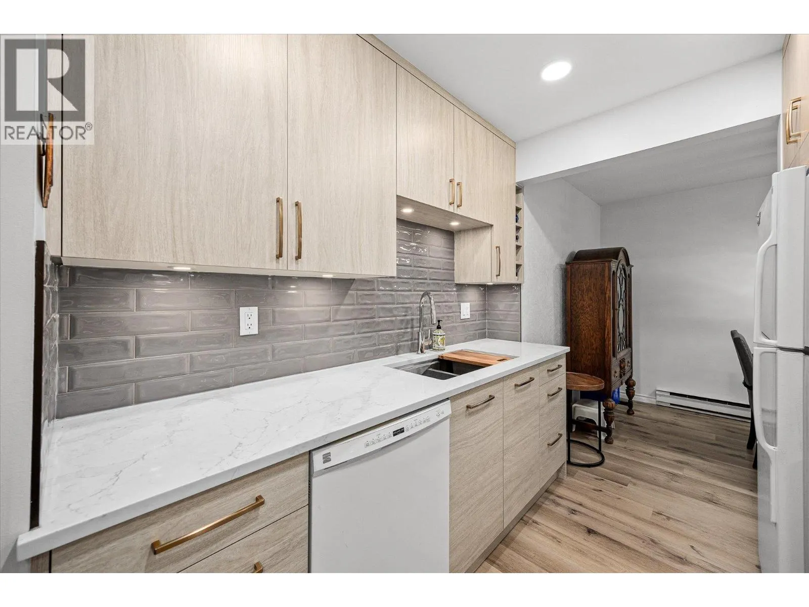 575 Sutherland Avenue Unit# 107