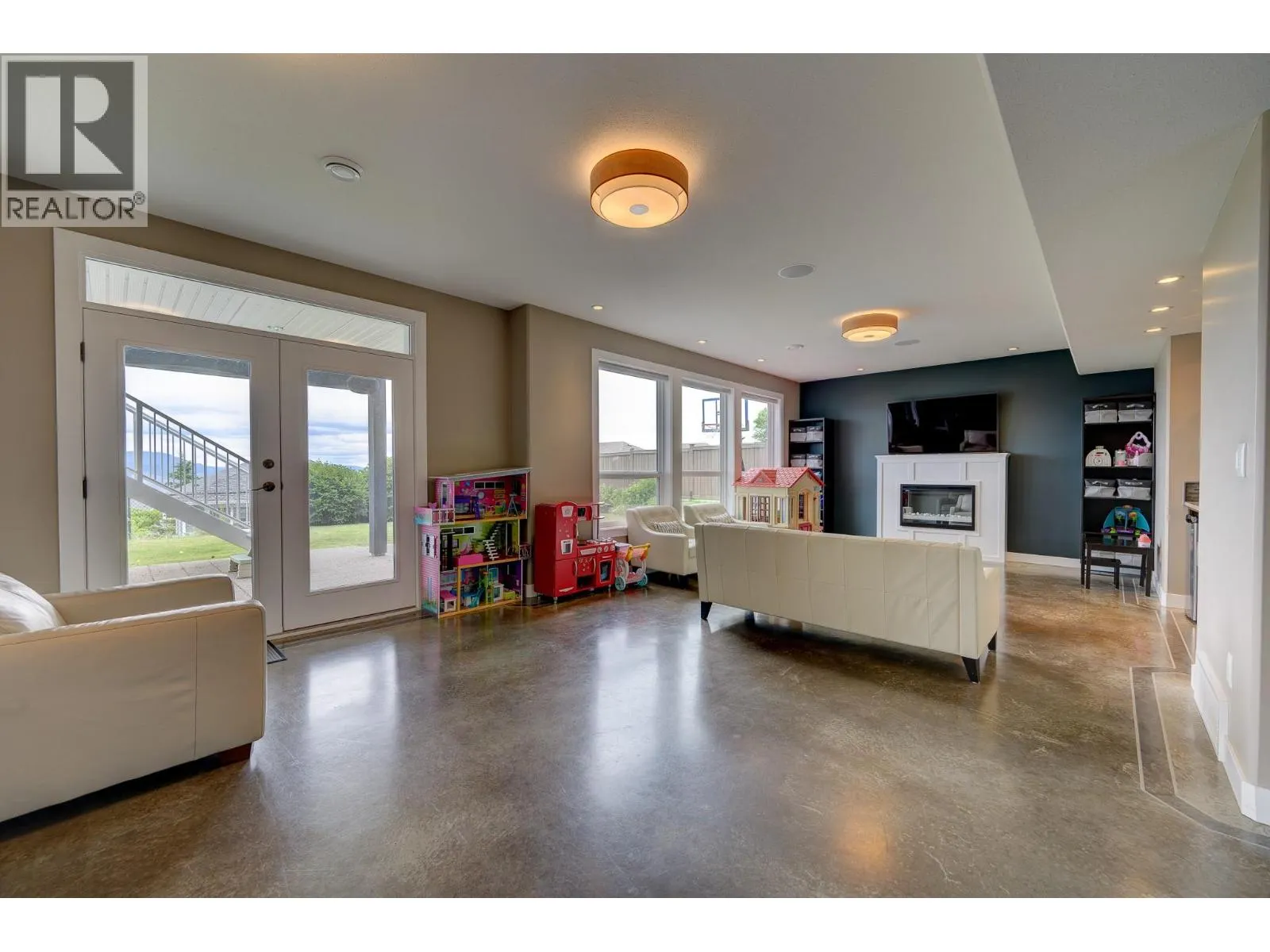 2272 LINFIELD Drive
