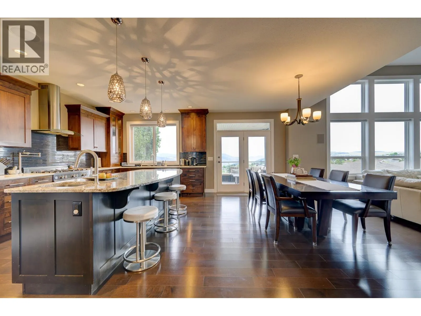 2272 LINFIELD Drive