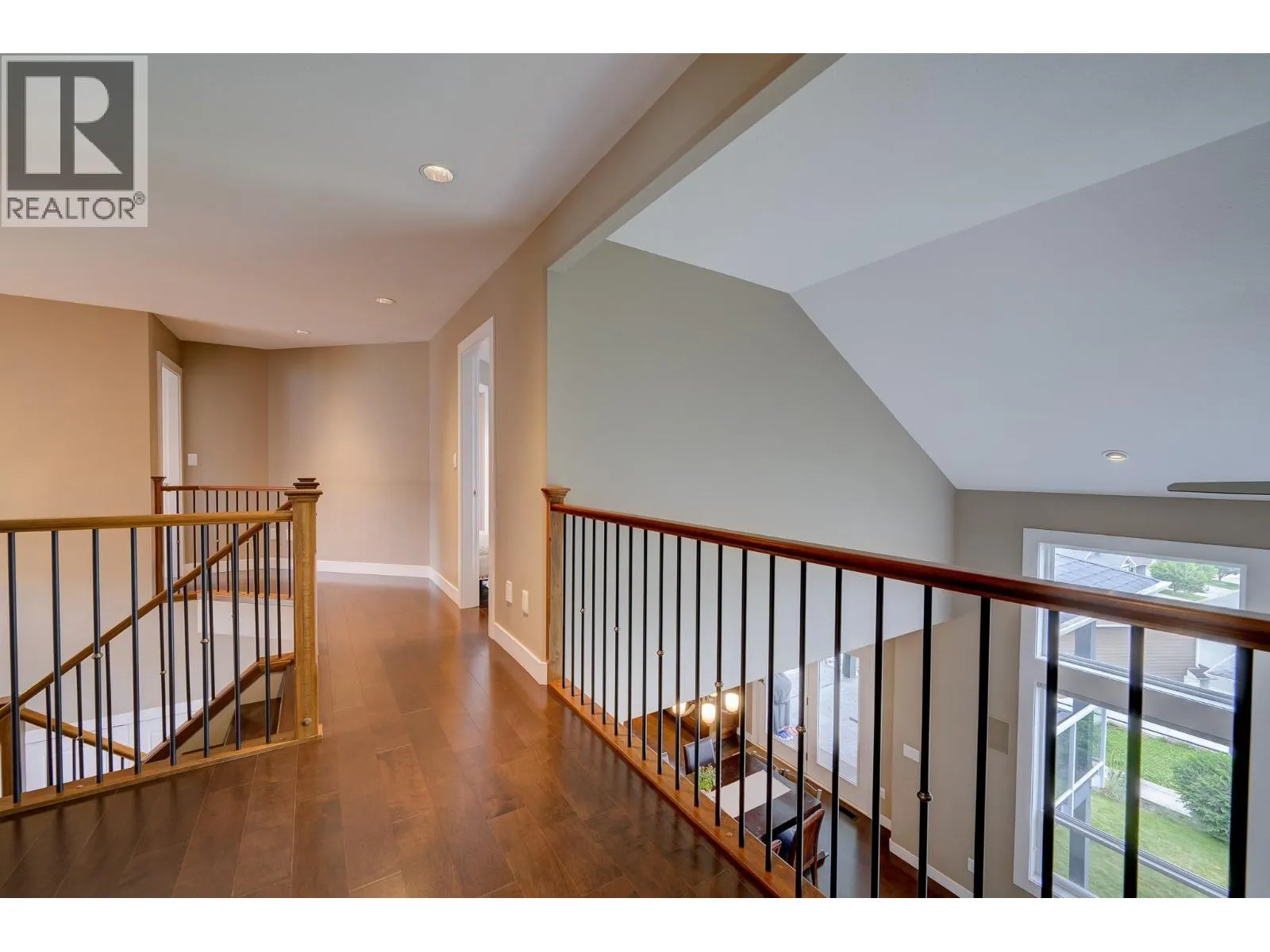 2272 LINFIELD Drive