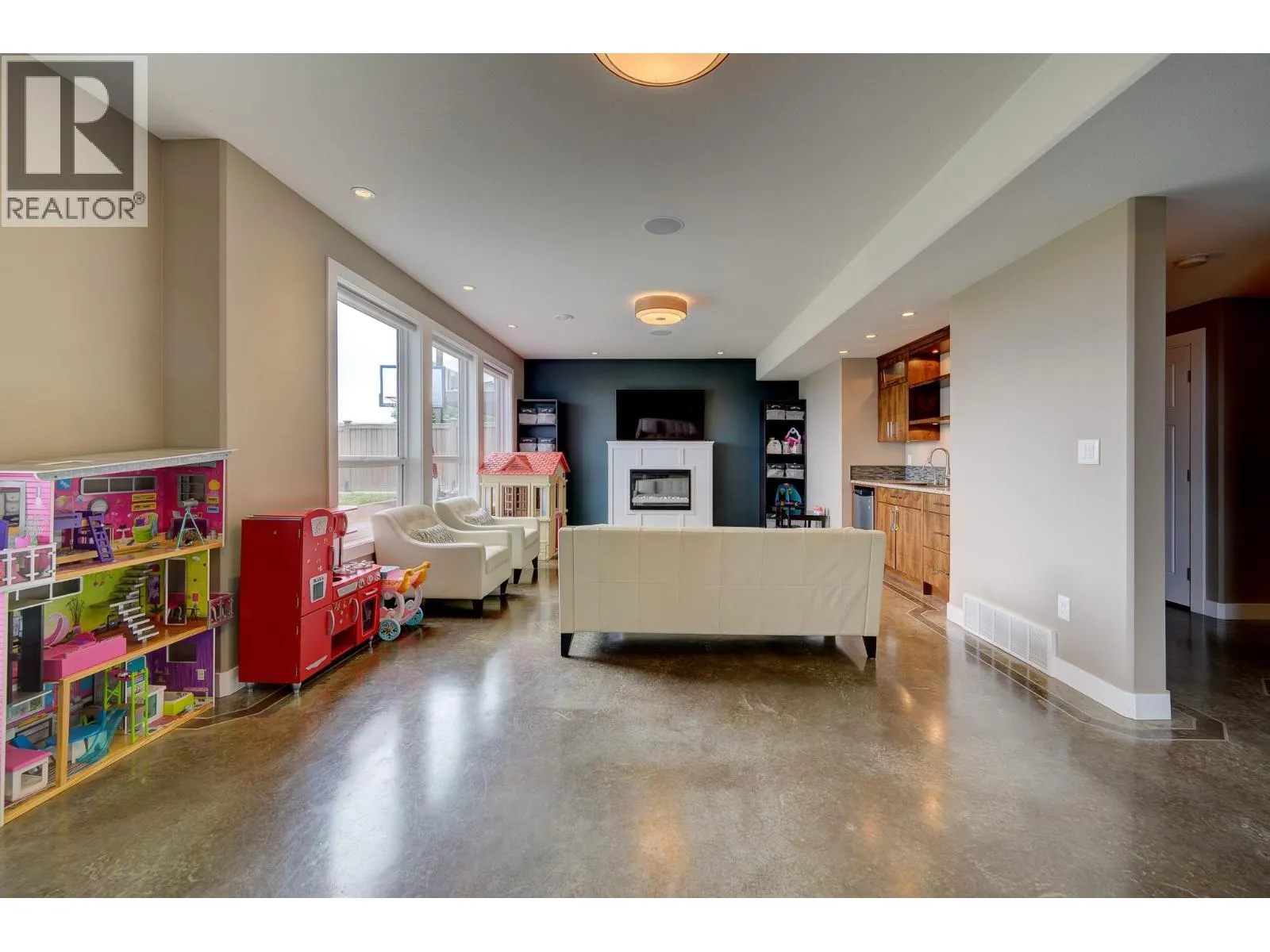 2272 LINFIELD Drive