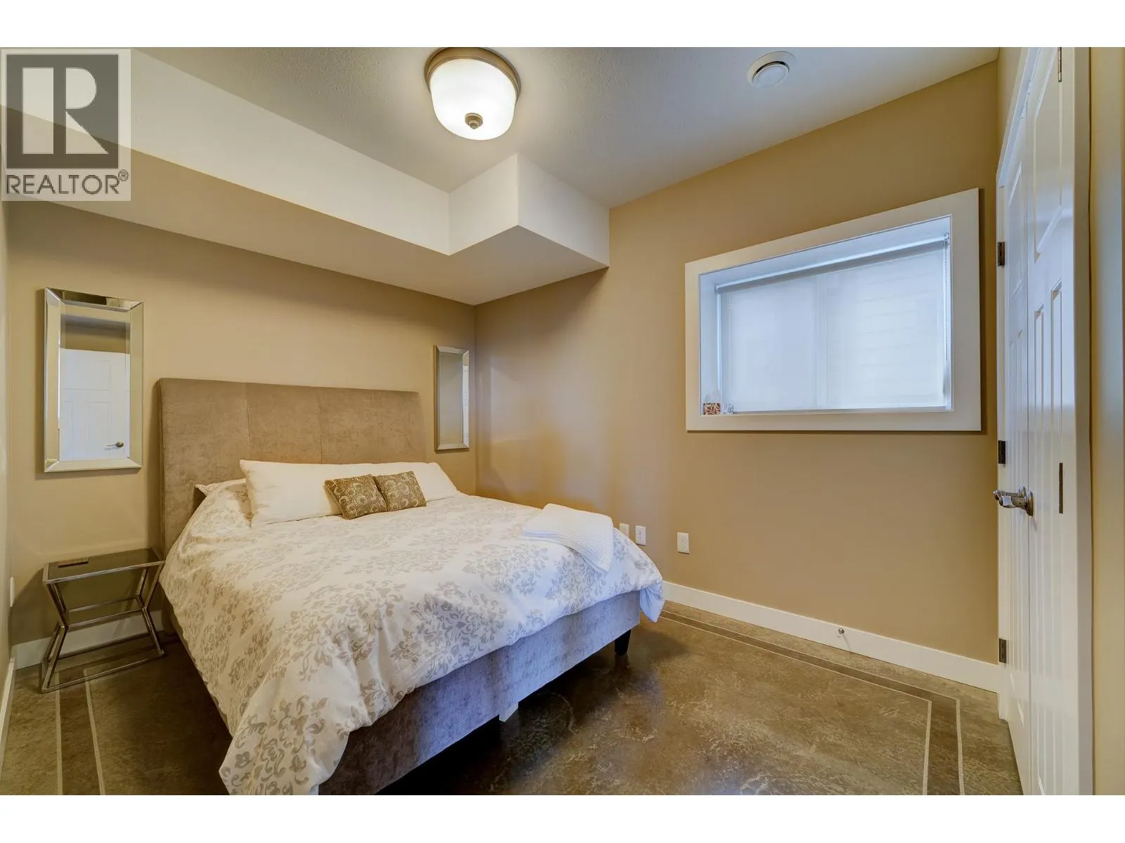 2272 LINFIELD Drive