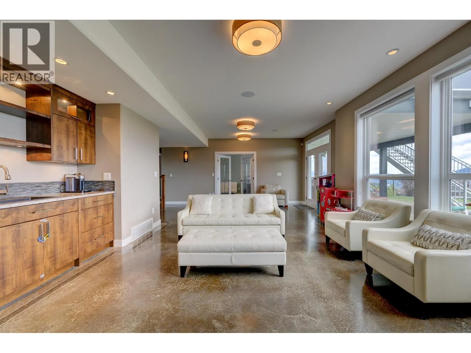 2272 LINFIELD Drive