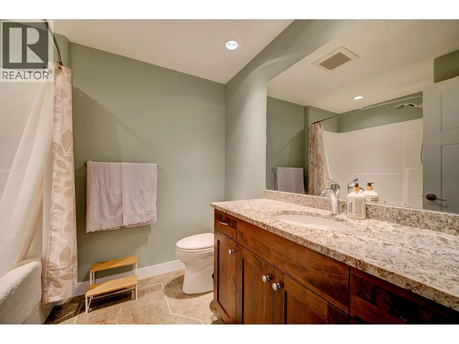 2272 LINFIELD Drive