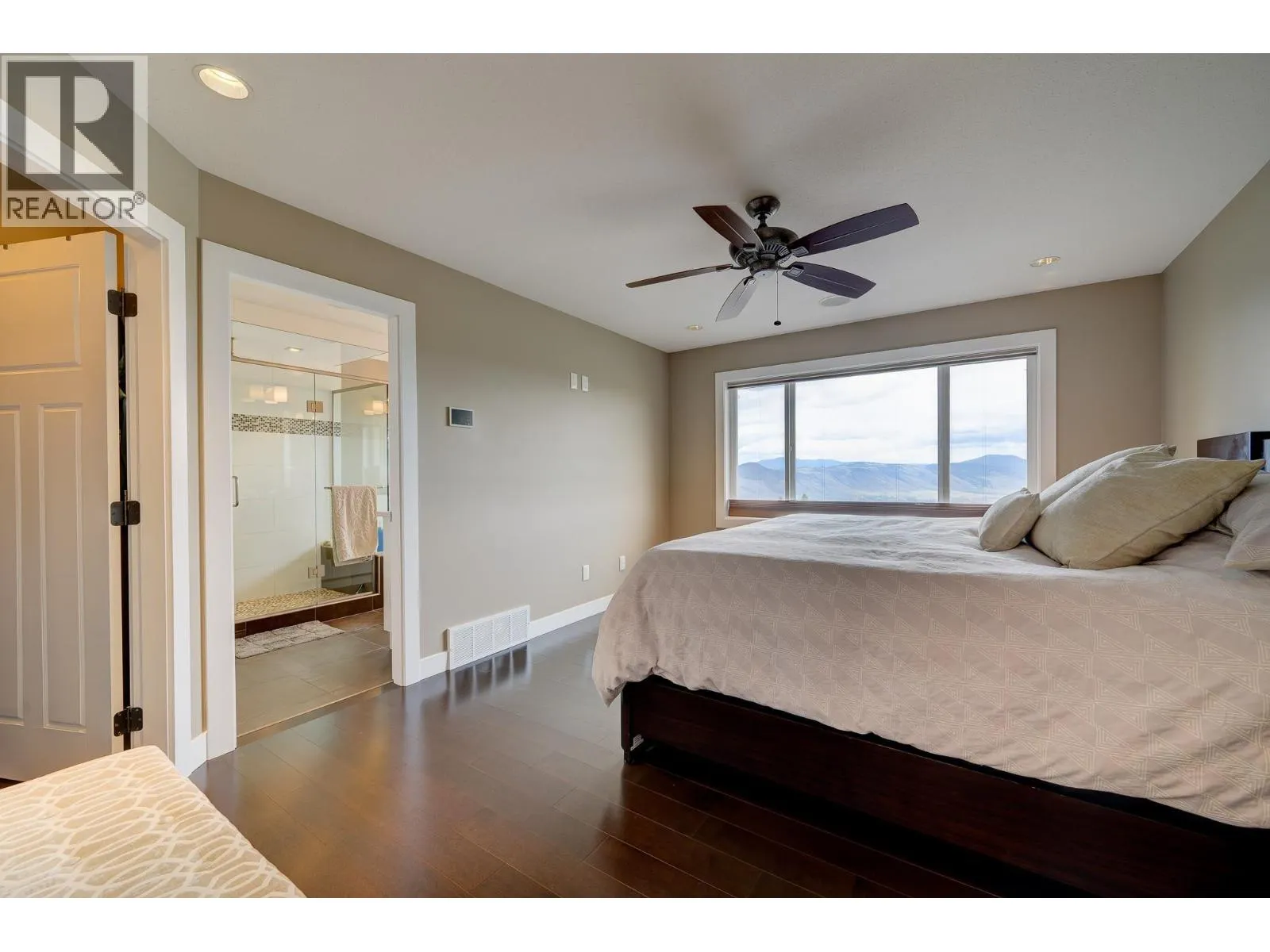 2272 LINFIELD Drive