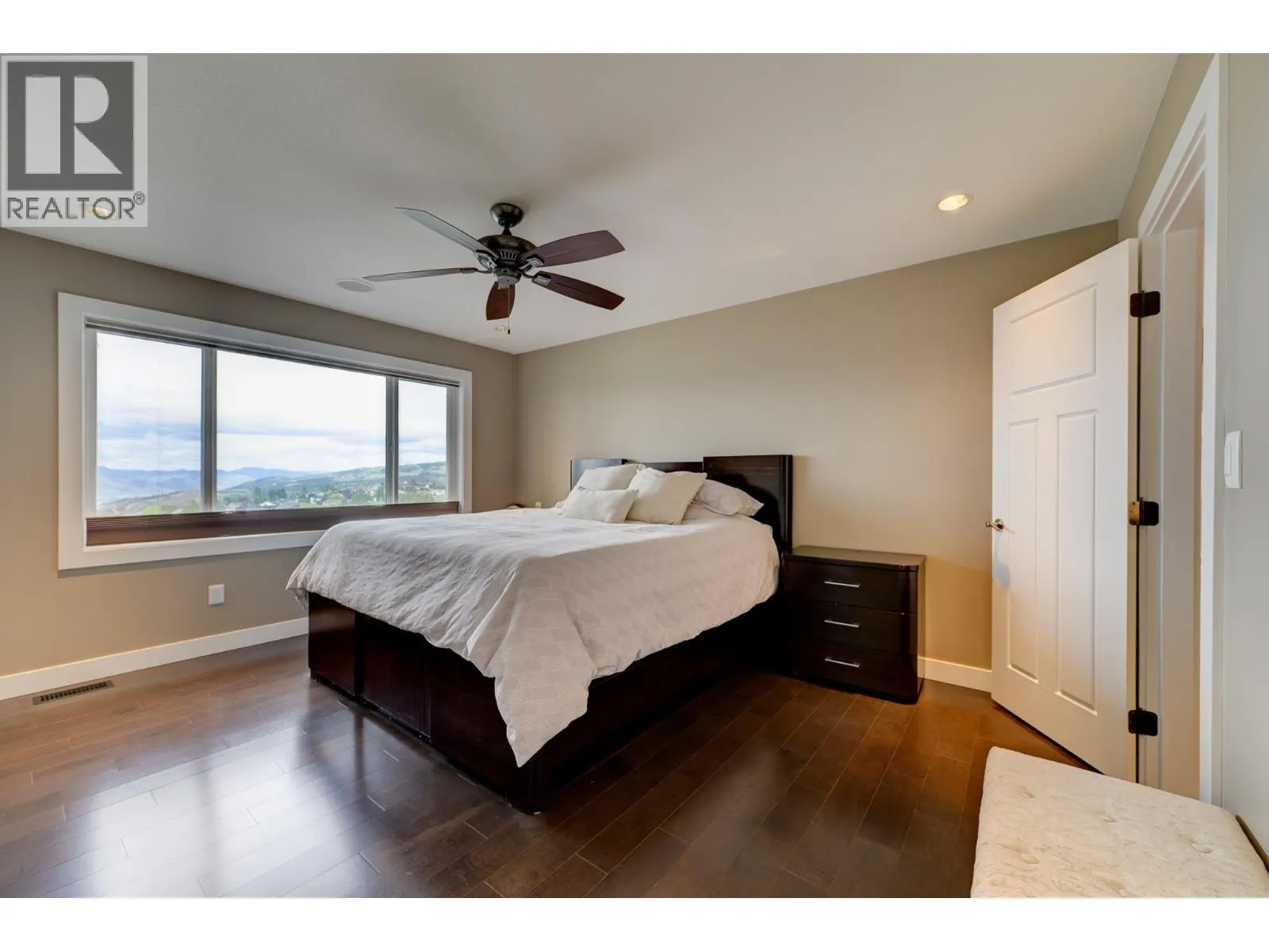 2272 LINFIELD Drive