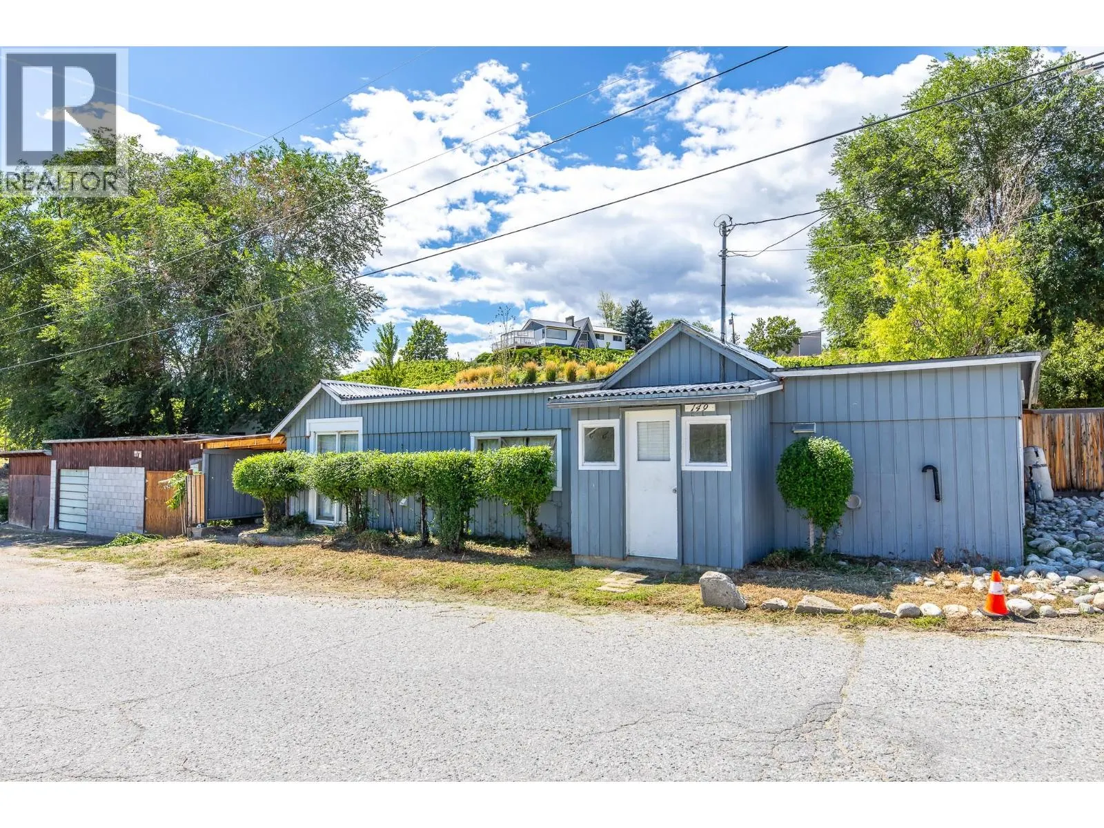 140 LARCH Avenue