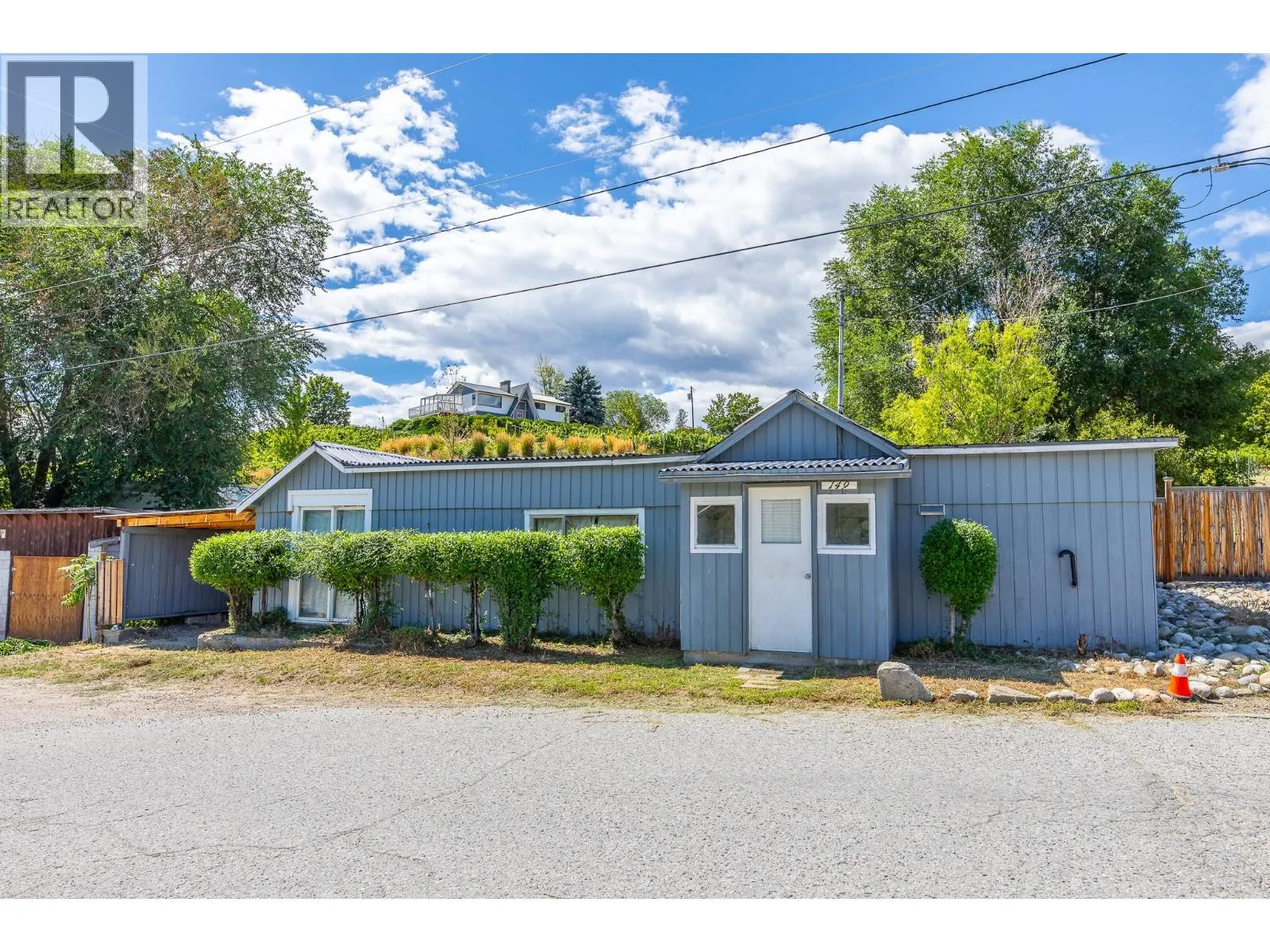 140 LARCH Avenue