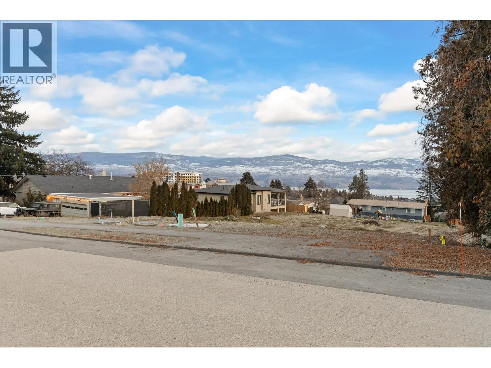 950 Skyline Road
