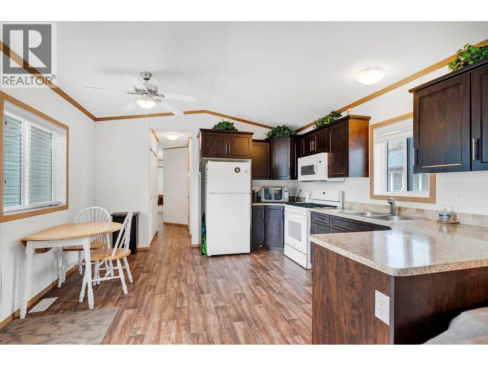 1317 Bostock Cres Crescent