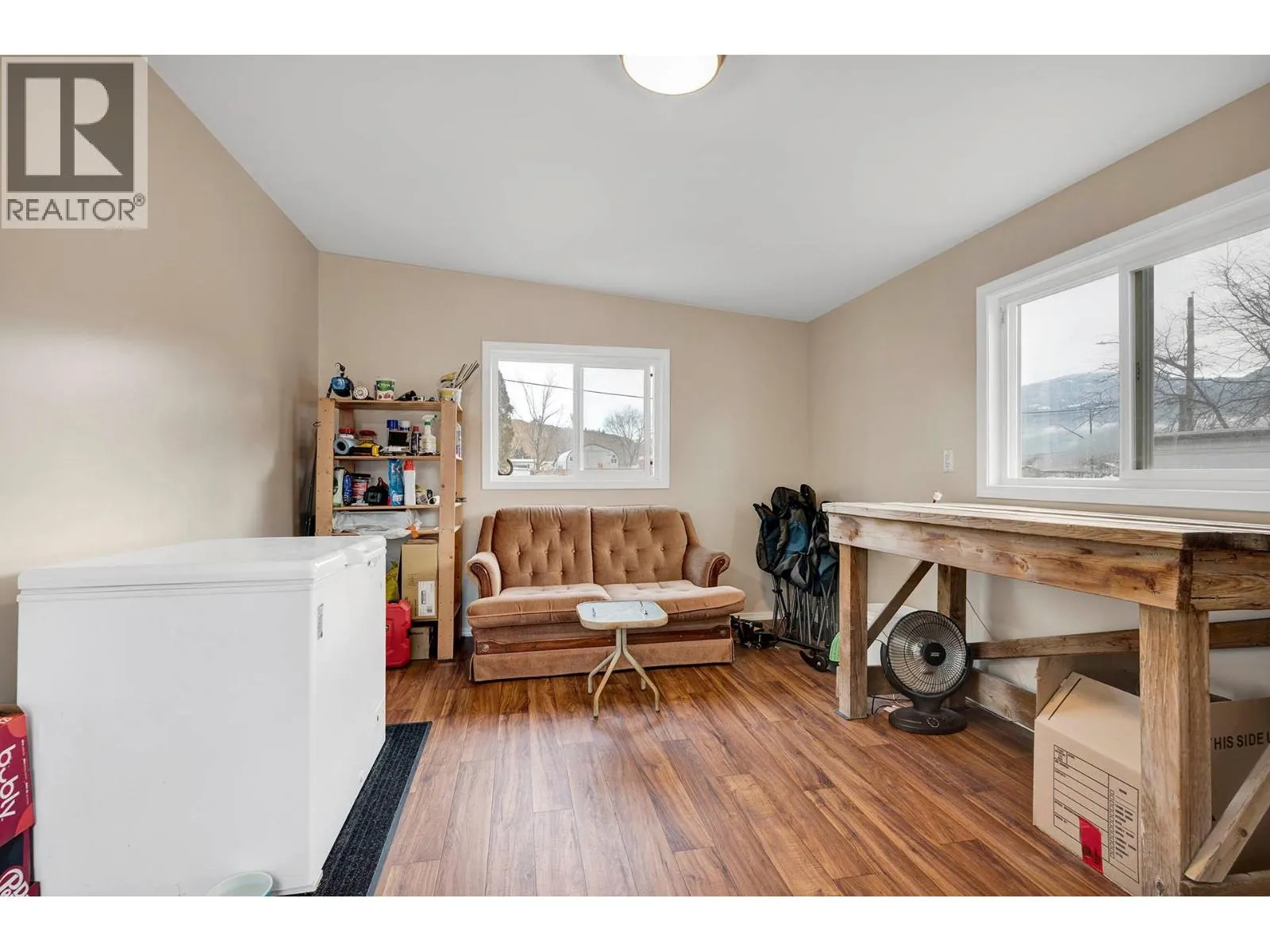 1317 Bostock Cres Crescent