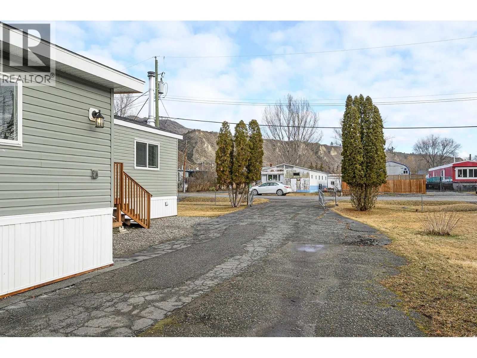 1317 Bostock Cres Crescent